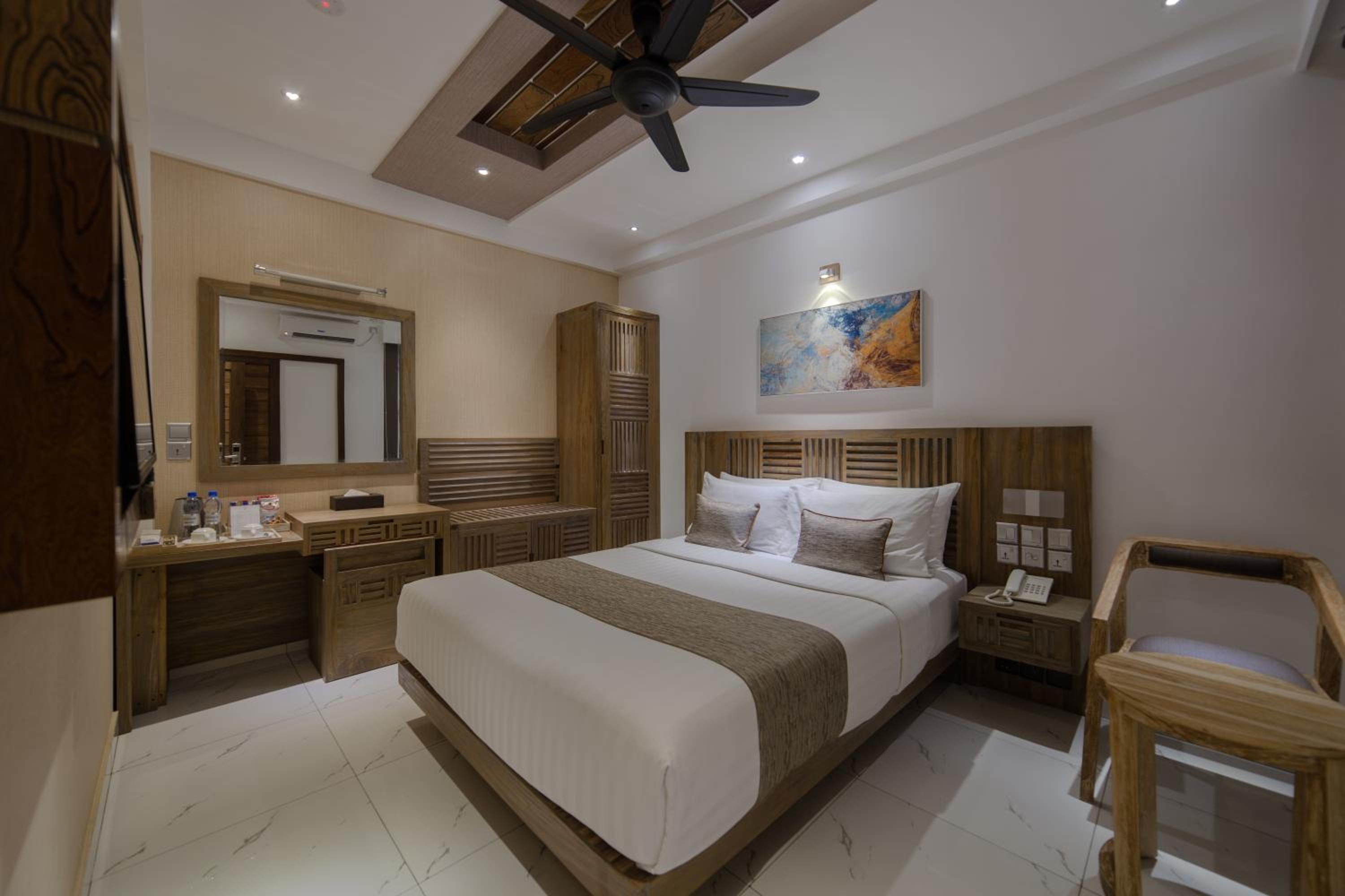 Deluxe Double Room (Free Return Airport Transfer) photo 3