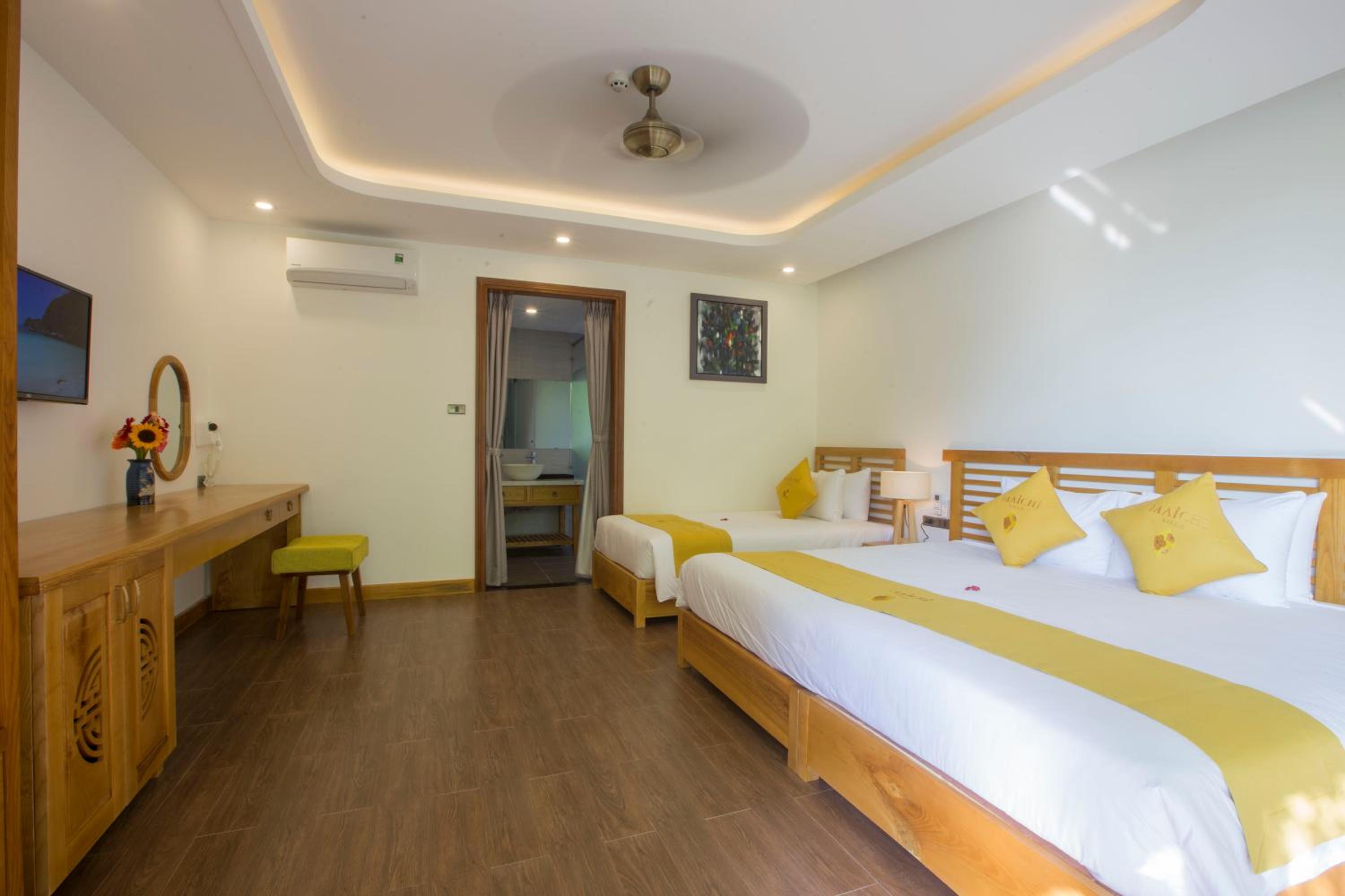 Triple Room with Pool View - Photo 3