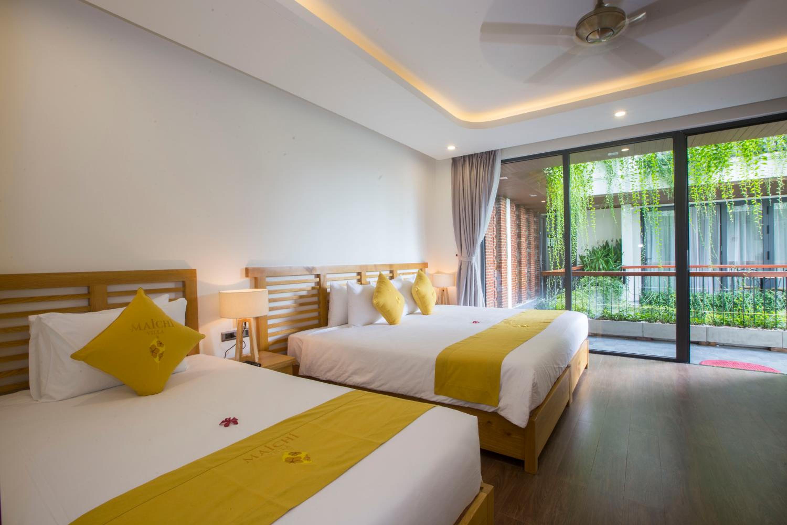 Triple Room with Pool View - Photo 8
