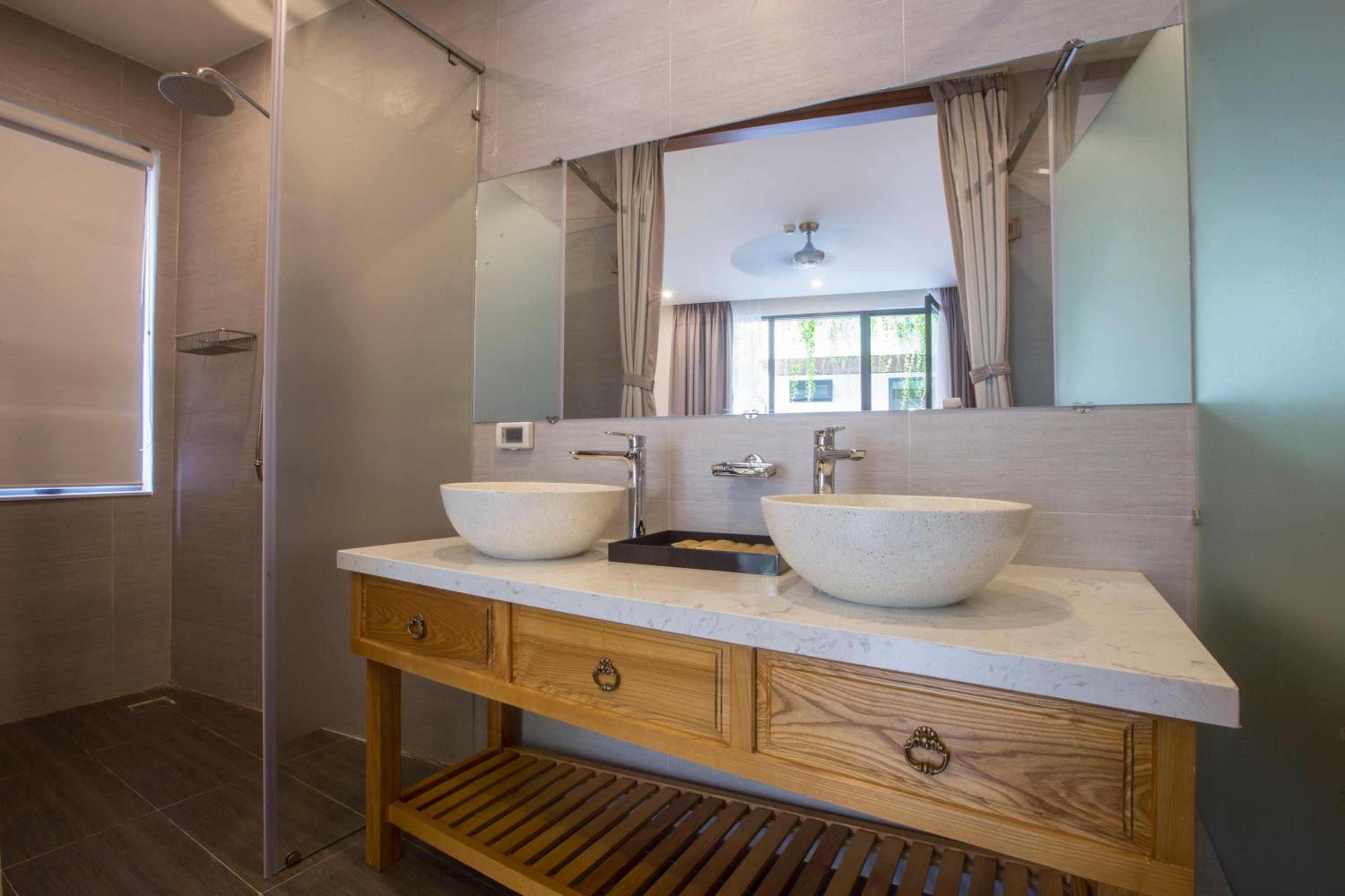 Superior Double or Twin Room with Pool View photo 2