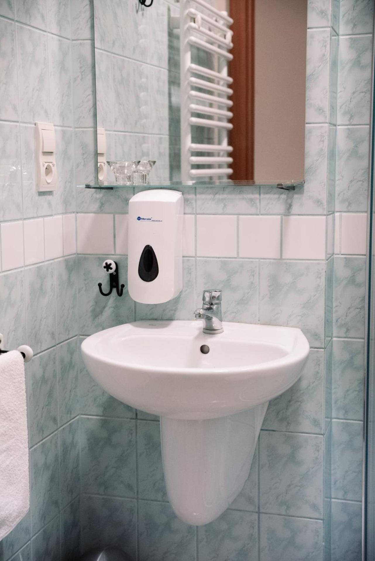 Double Room - Photo 10