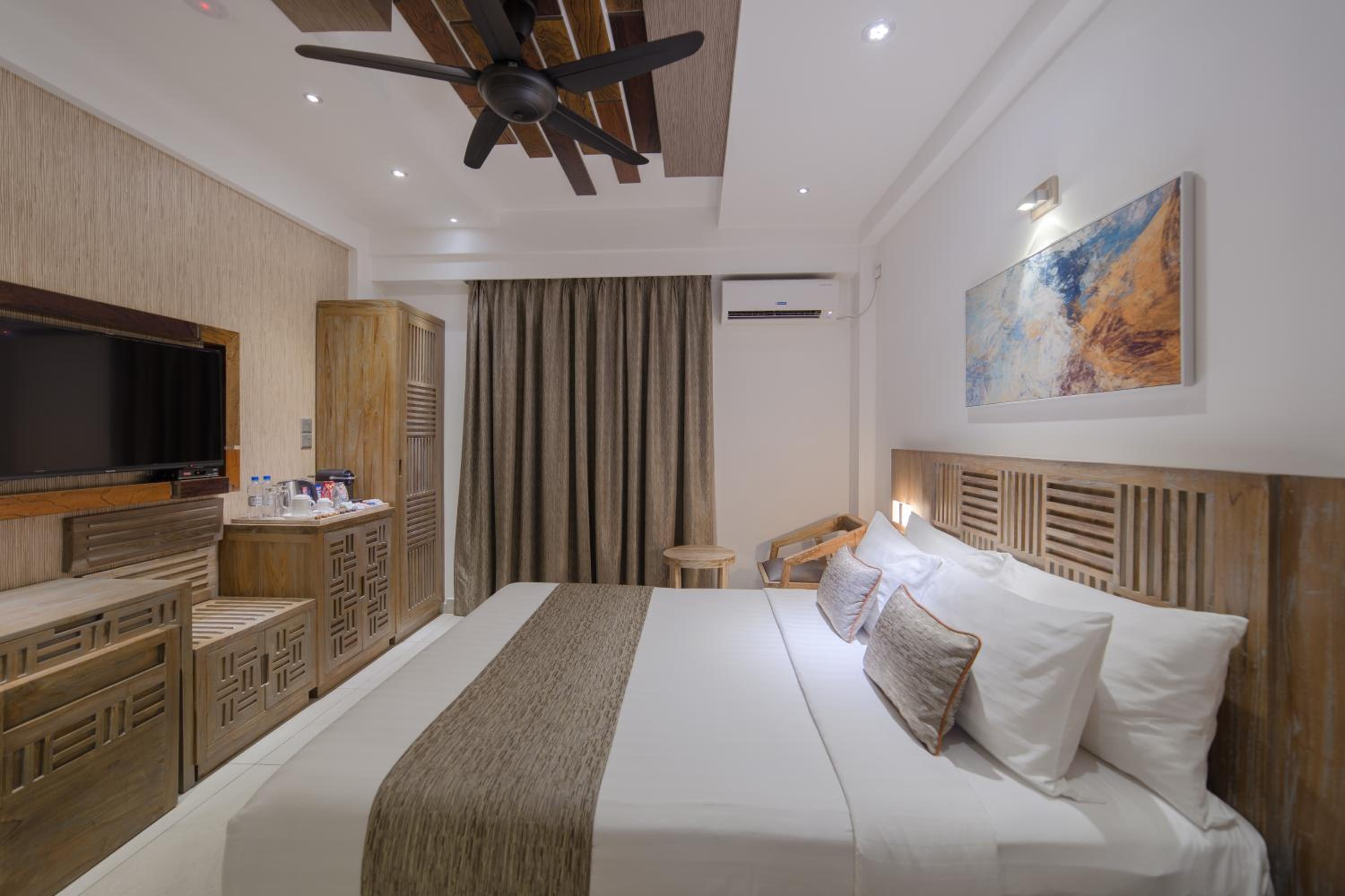 Super Deluxe Double or TWIN Room with Free Airport Transfer