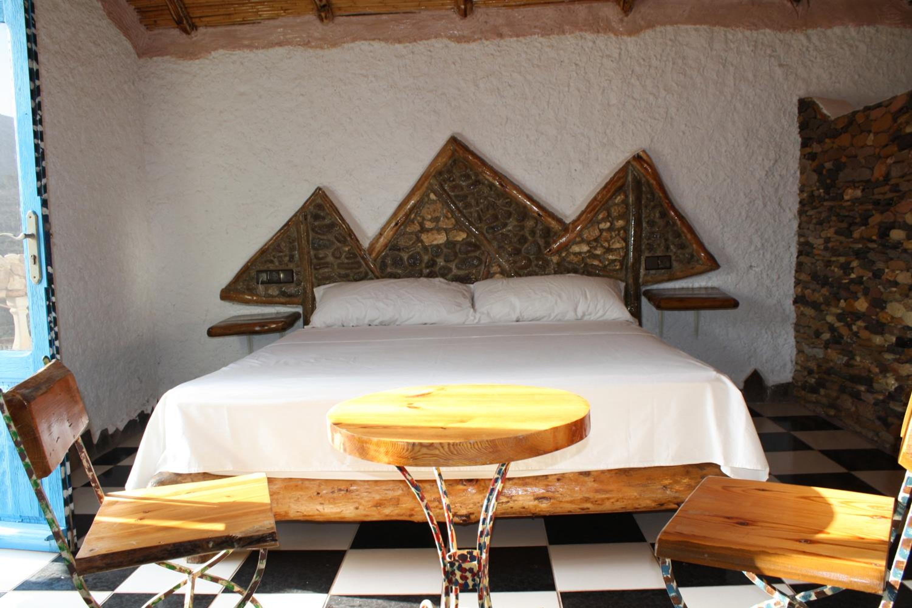 Double Room with Balcony - Photo 5