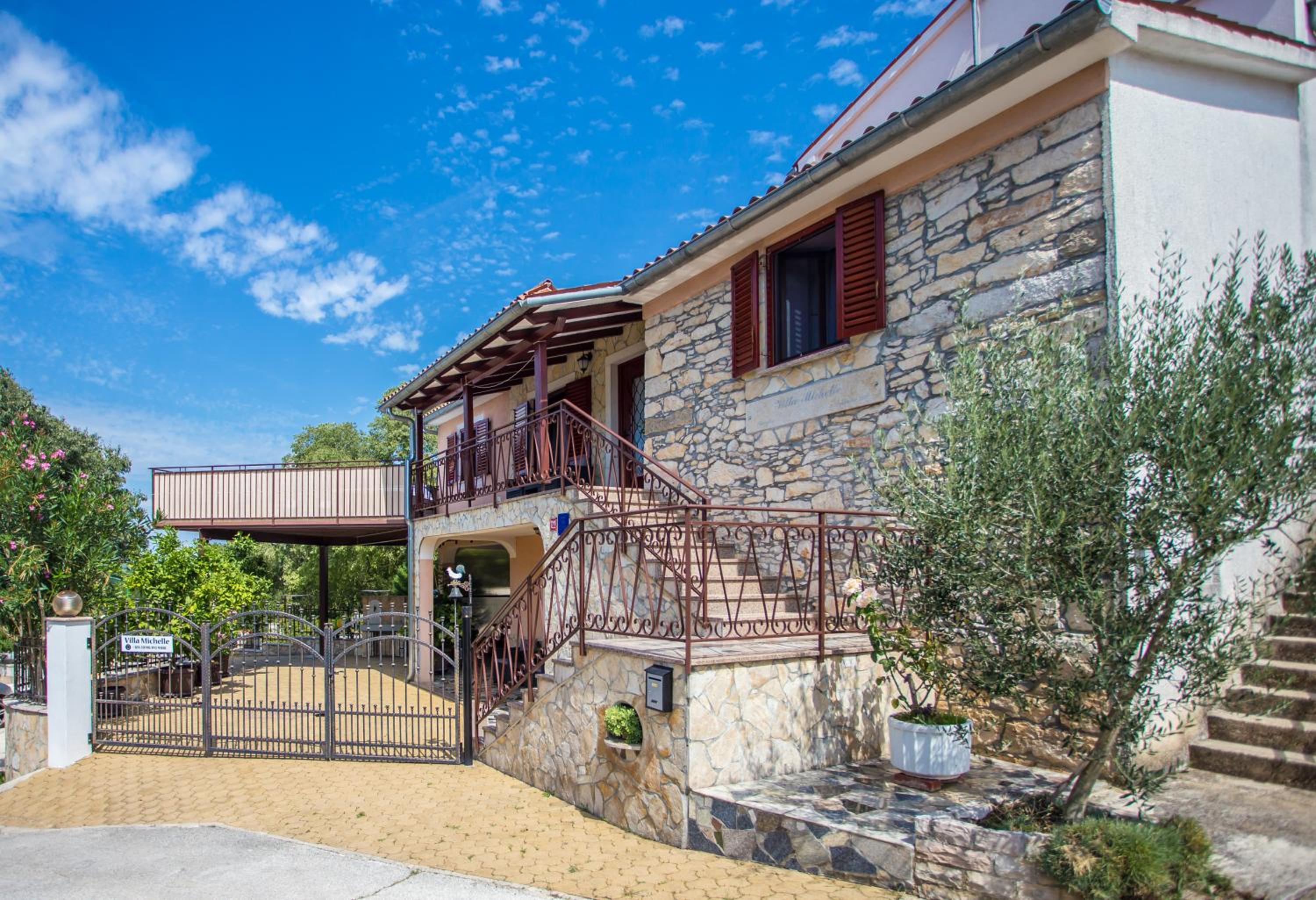 Villa photo 2