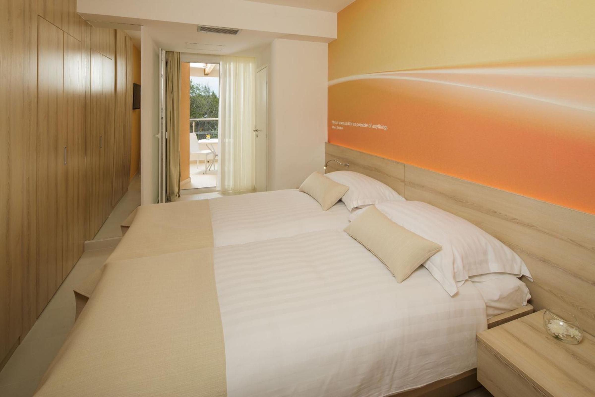 Classic Interconnecting Room with Balcony - Park Side photo 1