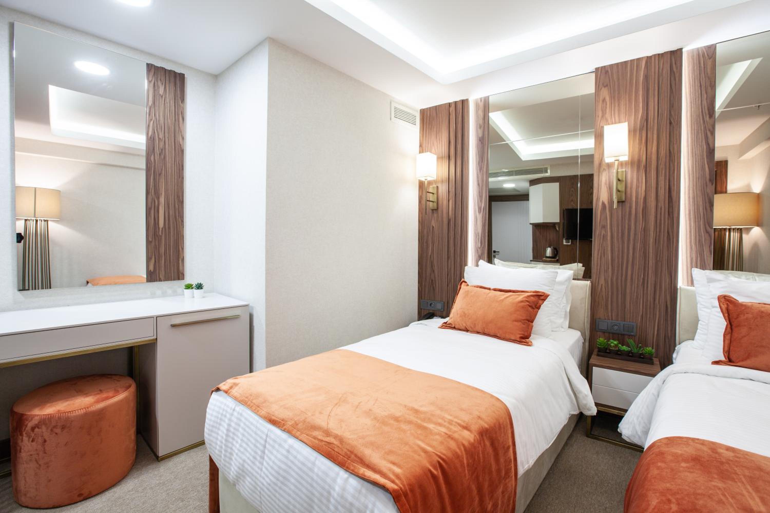 Economy Double Room photo 2