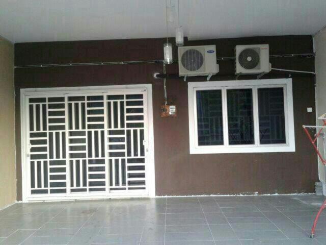 Three-Bedroom House photo 1