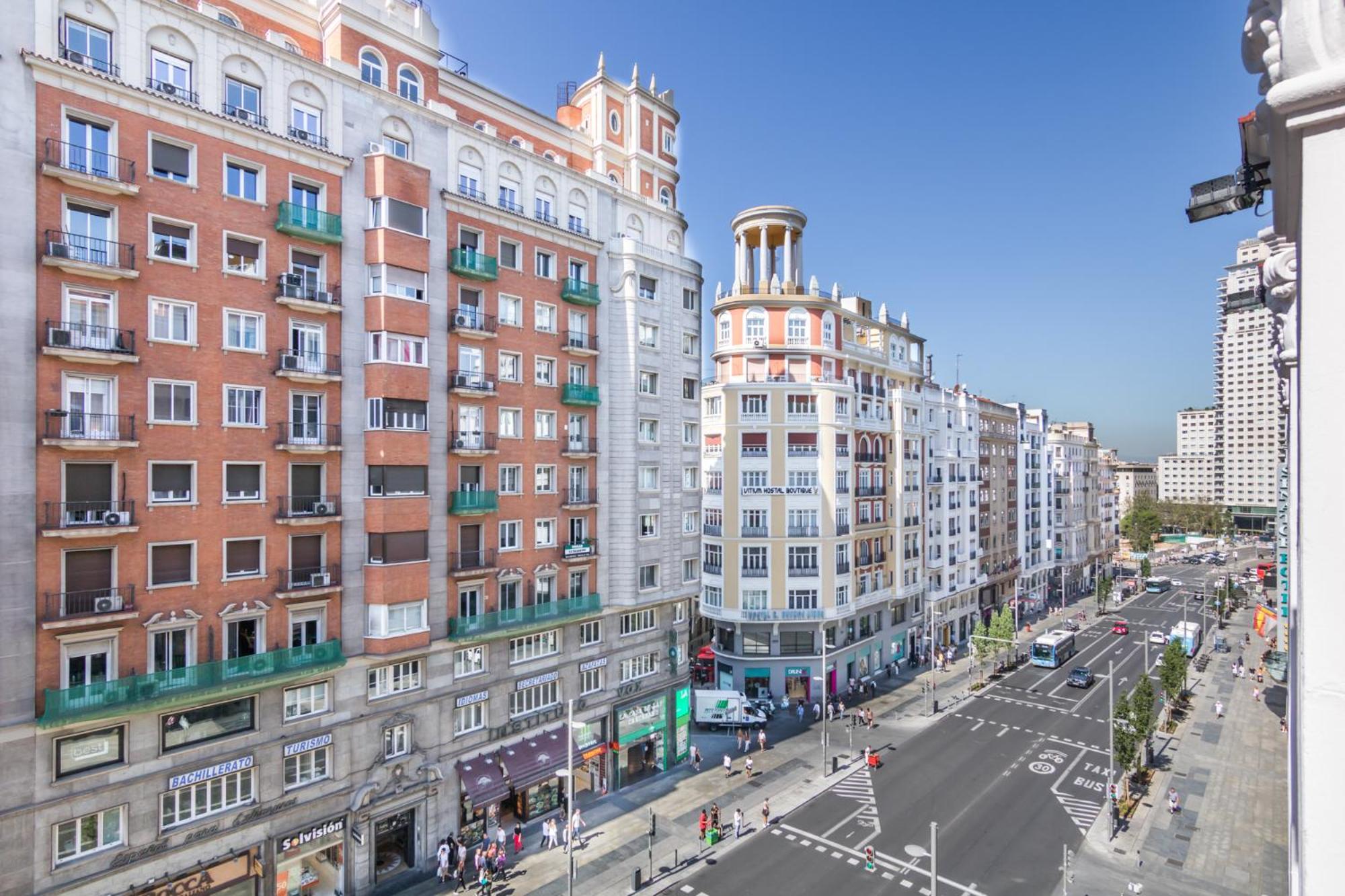 Superior Double Room with Gran Via view photo 3