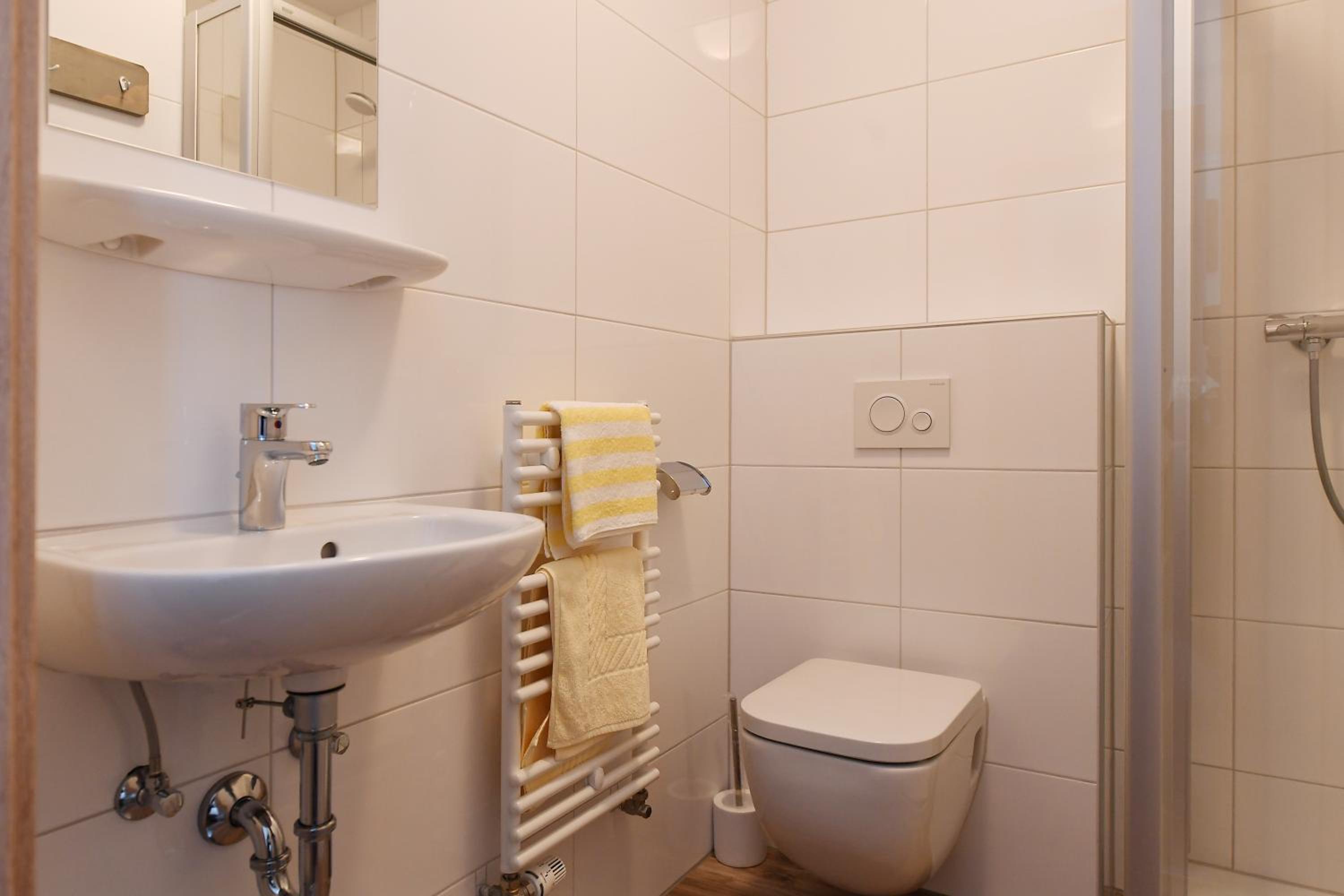 Standard Double Room - Photo 13