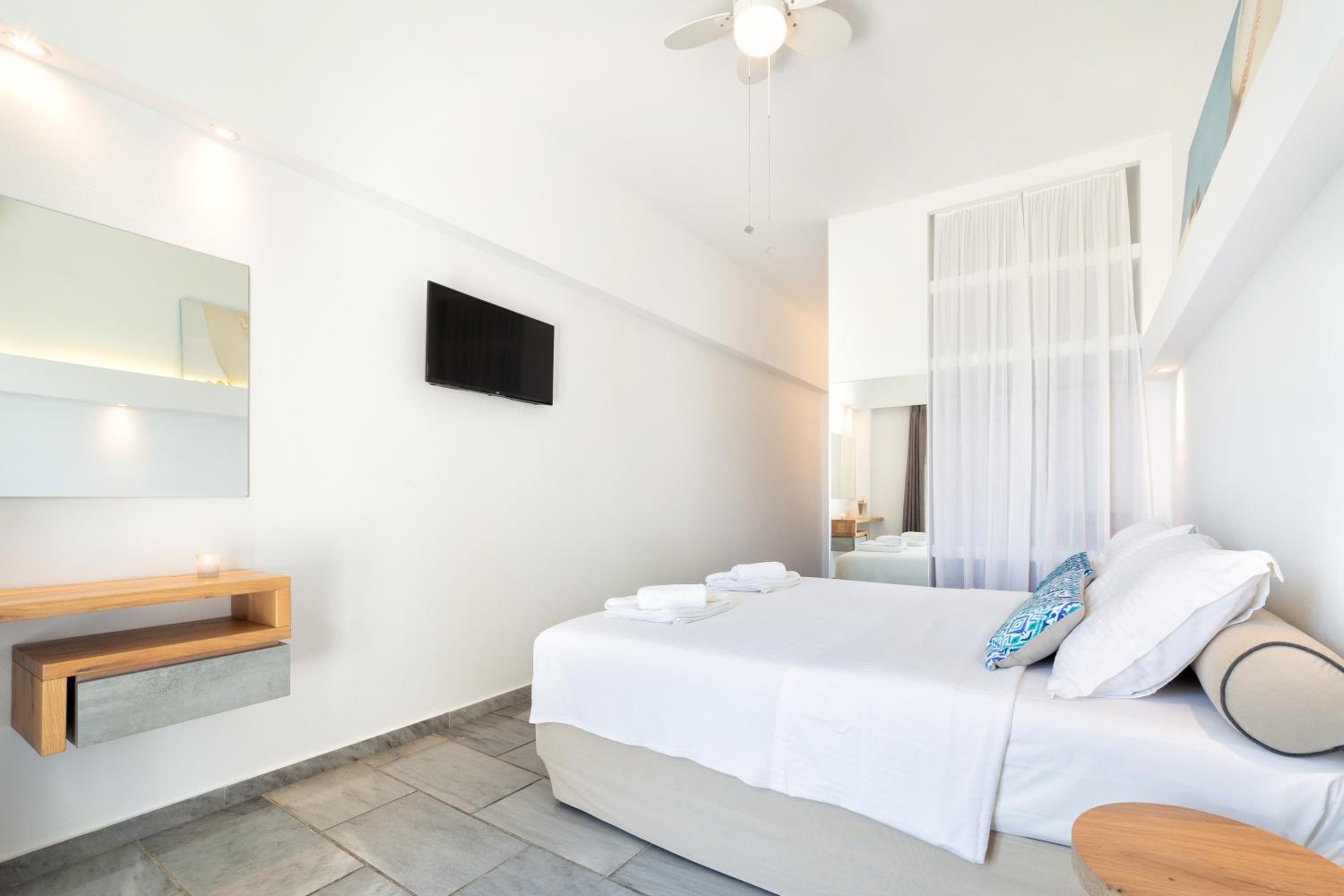 Standard Double or Twin Room with Garden View - Photo 14