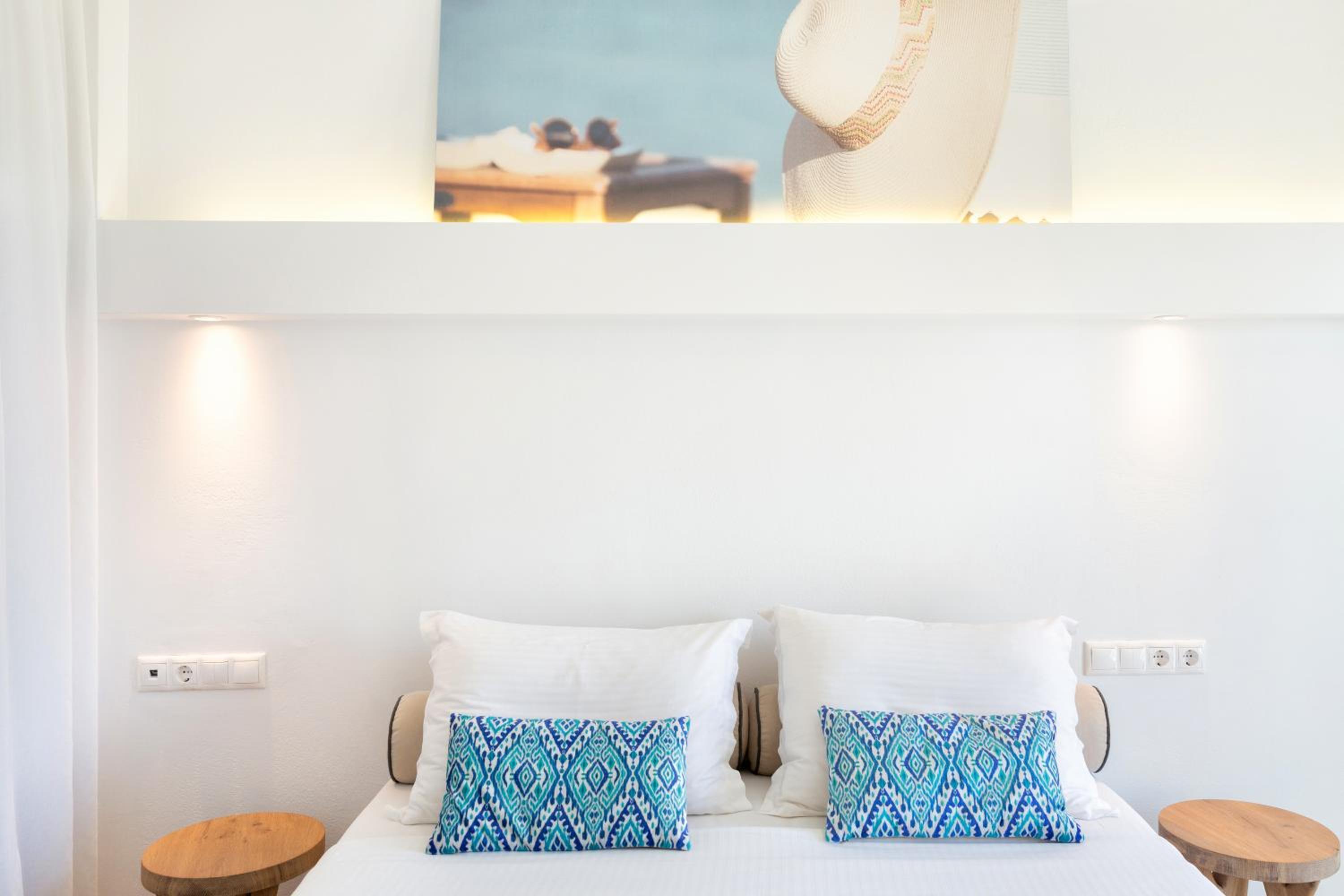 Standard Double or Twin Room with Garden View - Photo 7