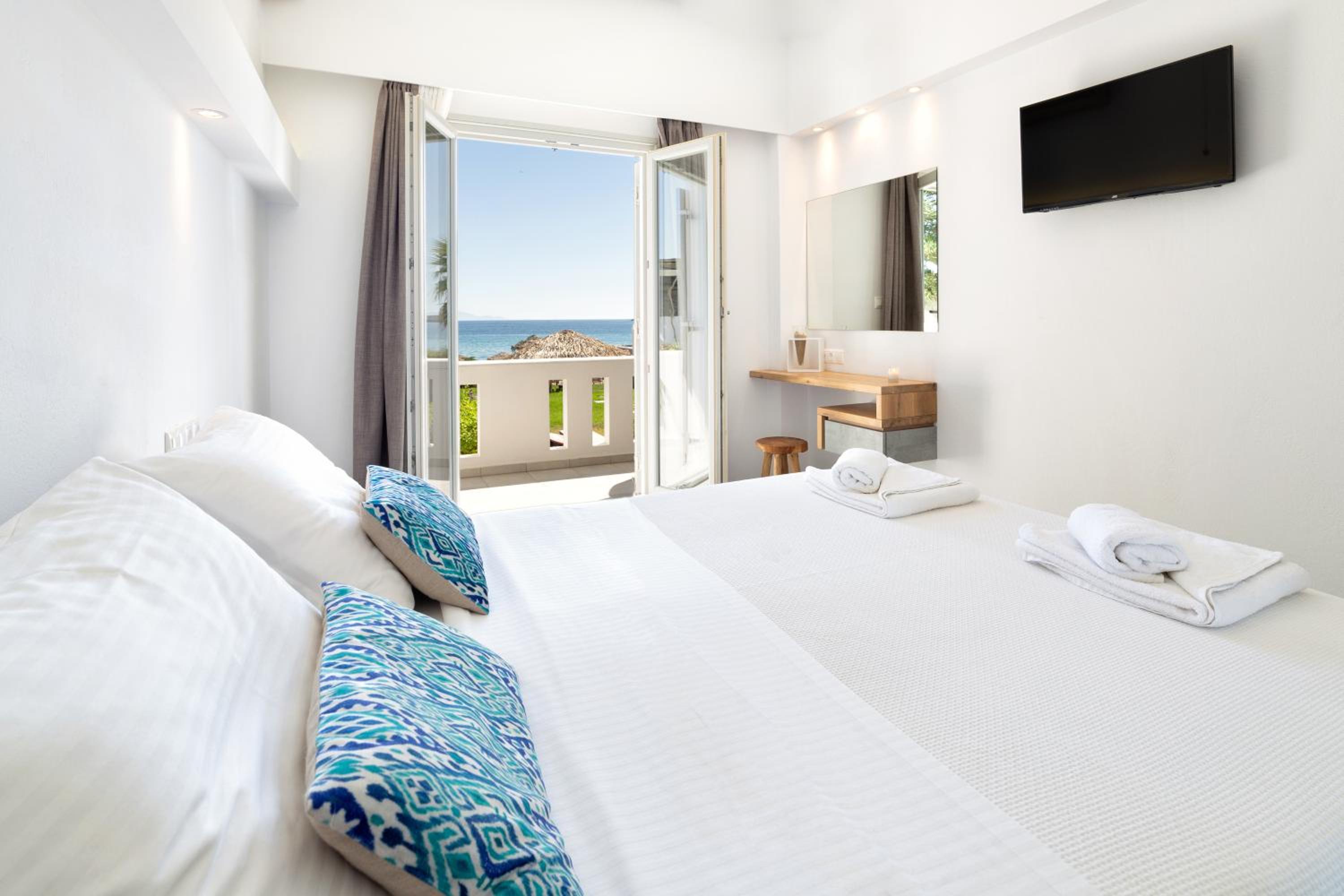Superior Double or Twin Room with Sea View - Photo 1