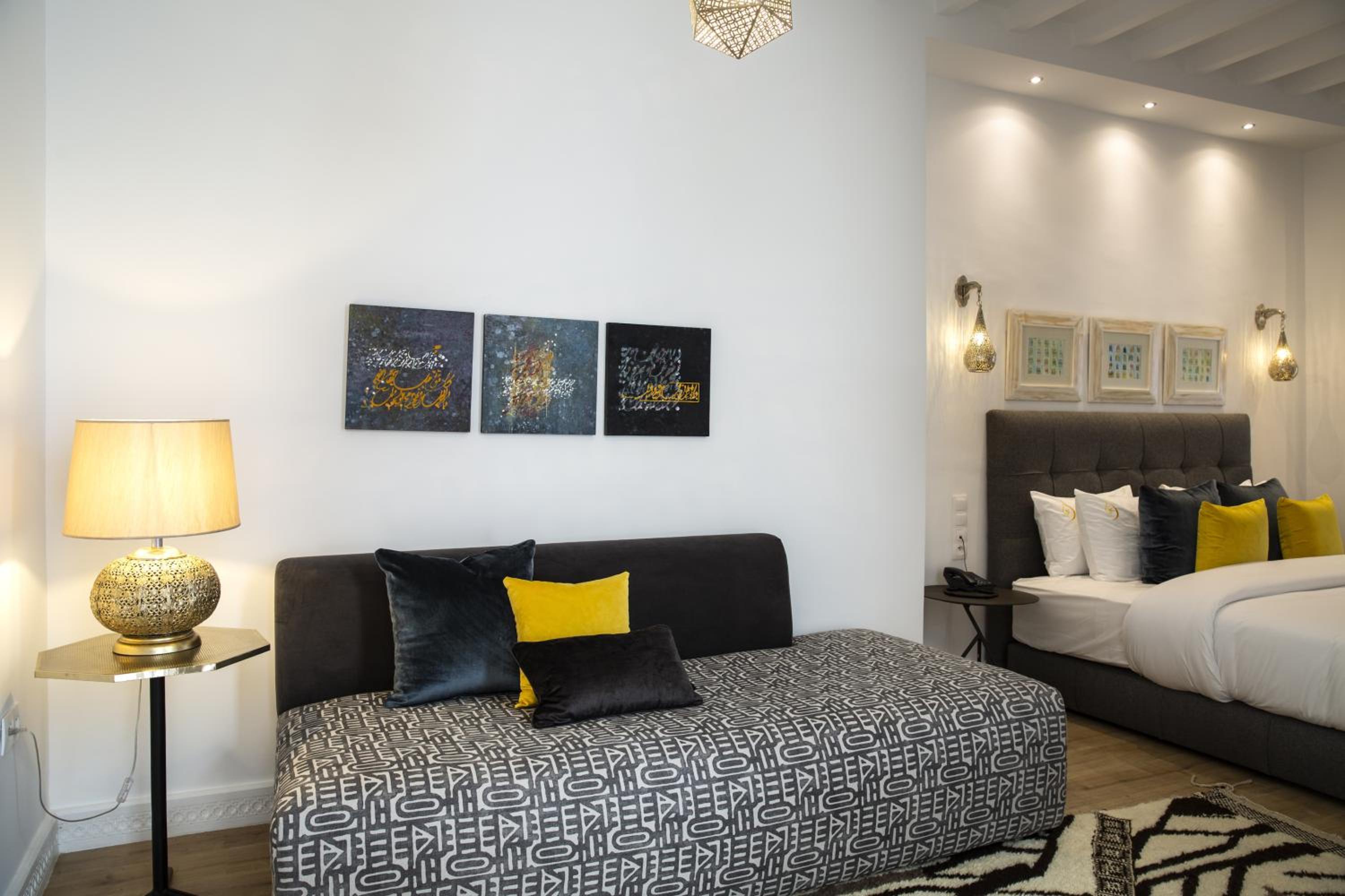 Deluxe King Suite photo 1