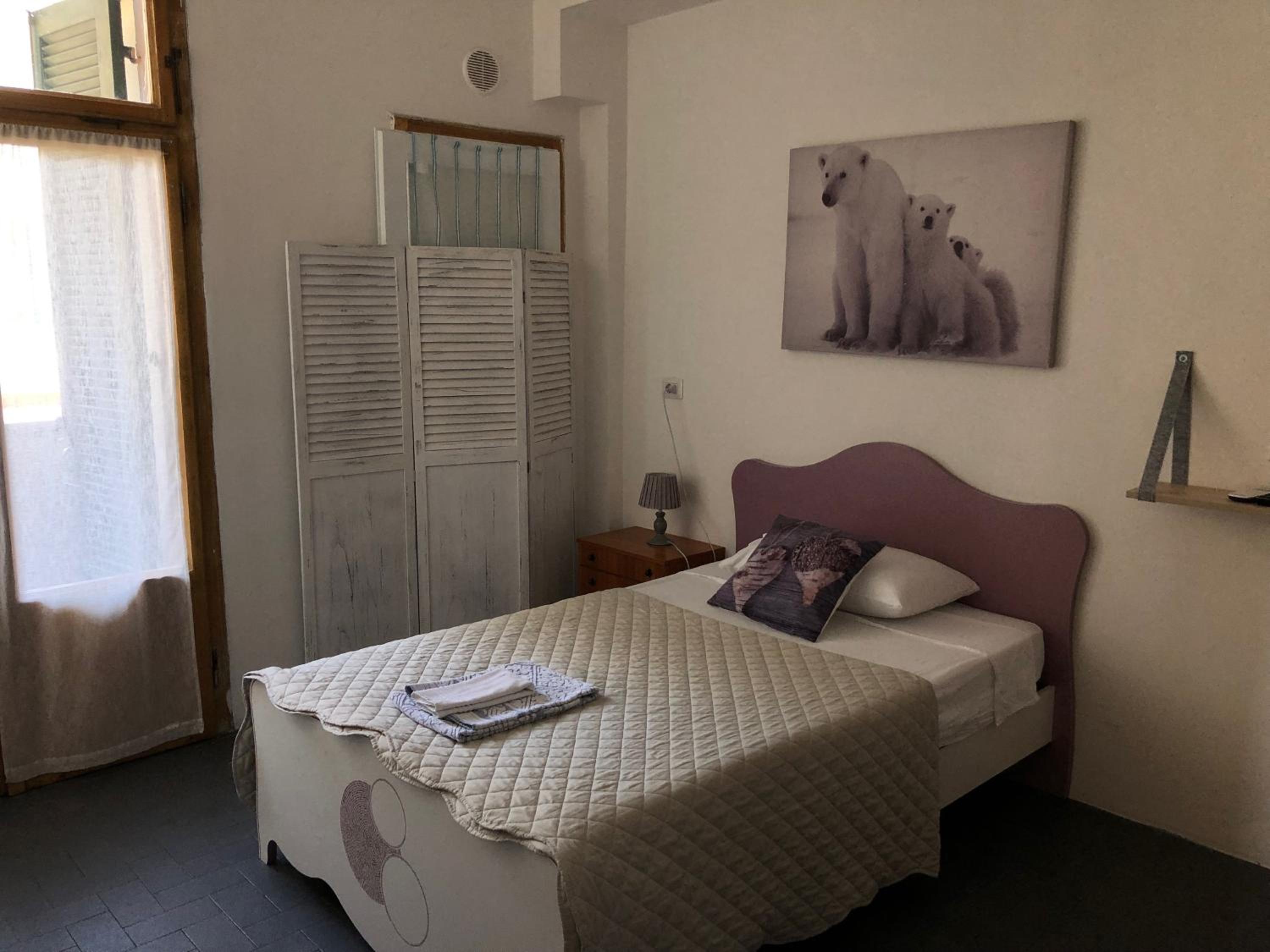 Single Room with Shared Bathroom