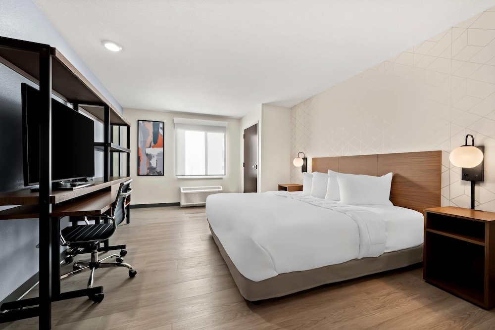 Suite, 1 King Bed, Accessible, Non Smoking