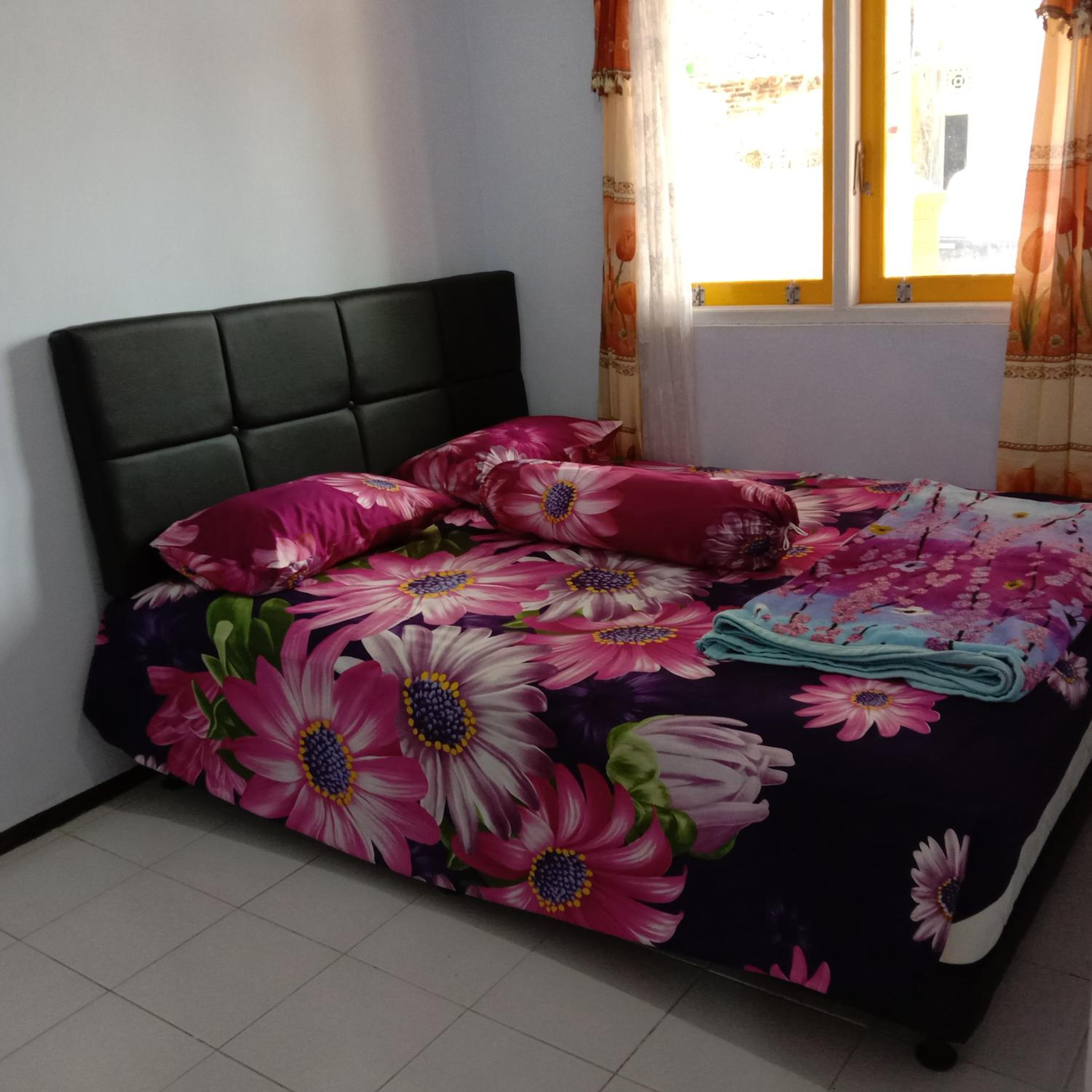 Two-Bedroom House - Photo 5