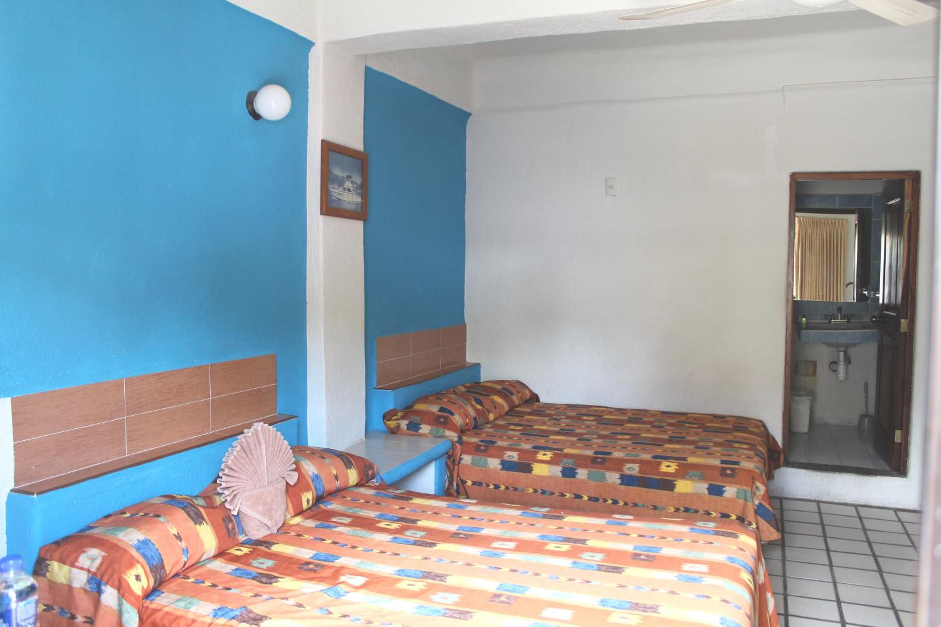 Standard Twin Room photo 2