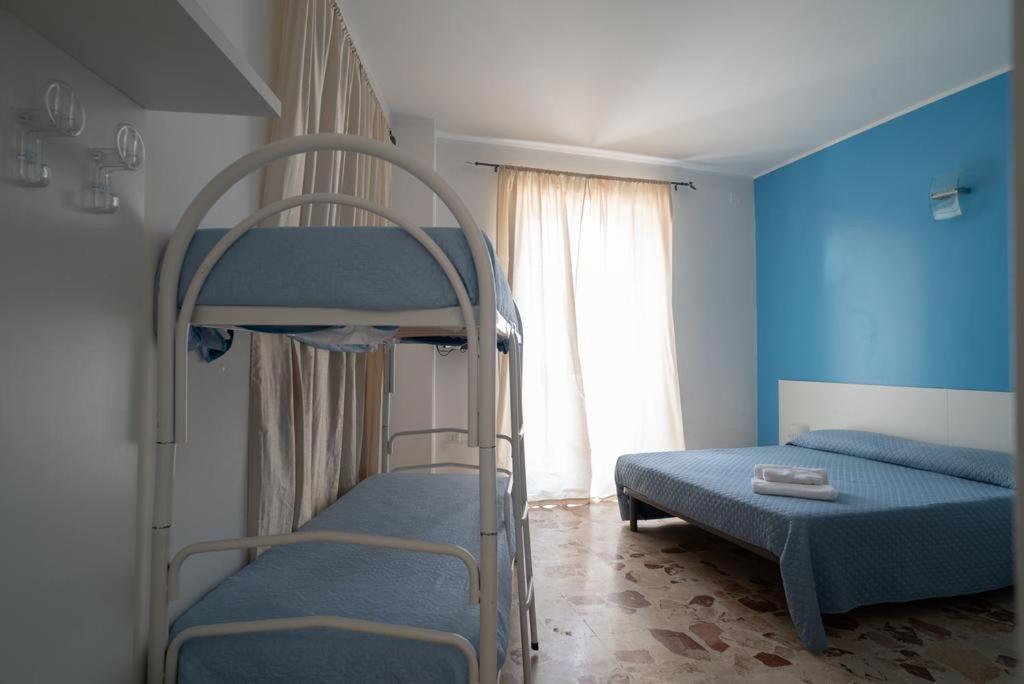 Quadruple Room with Sea View - Photo 1