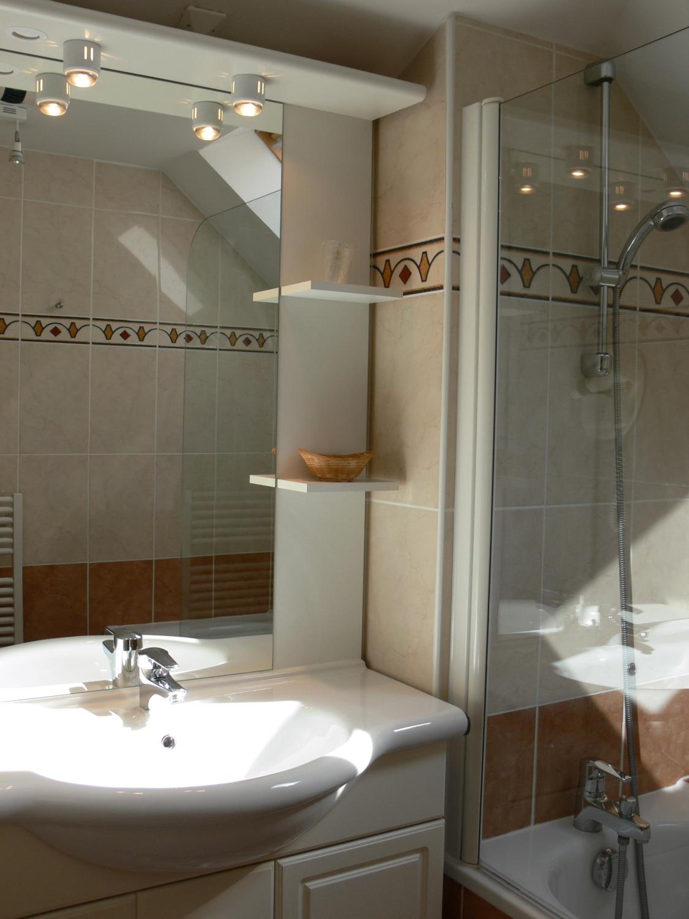 Superior Twin Room with Bath photo 3