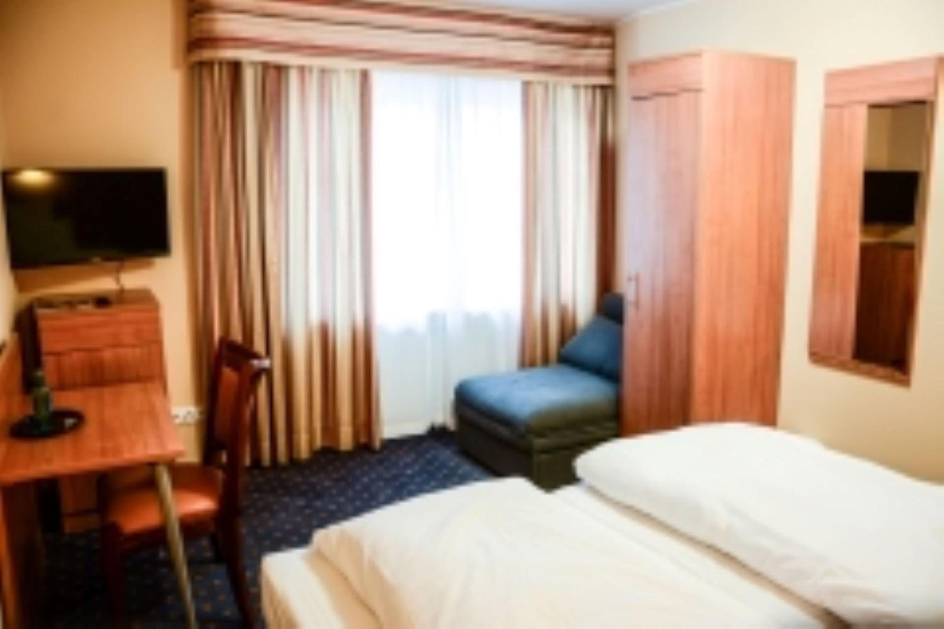 Double or Twin Room - Photo 1