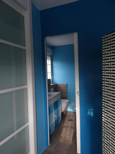 Queen Room photo 2