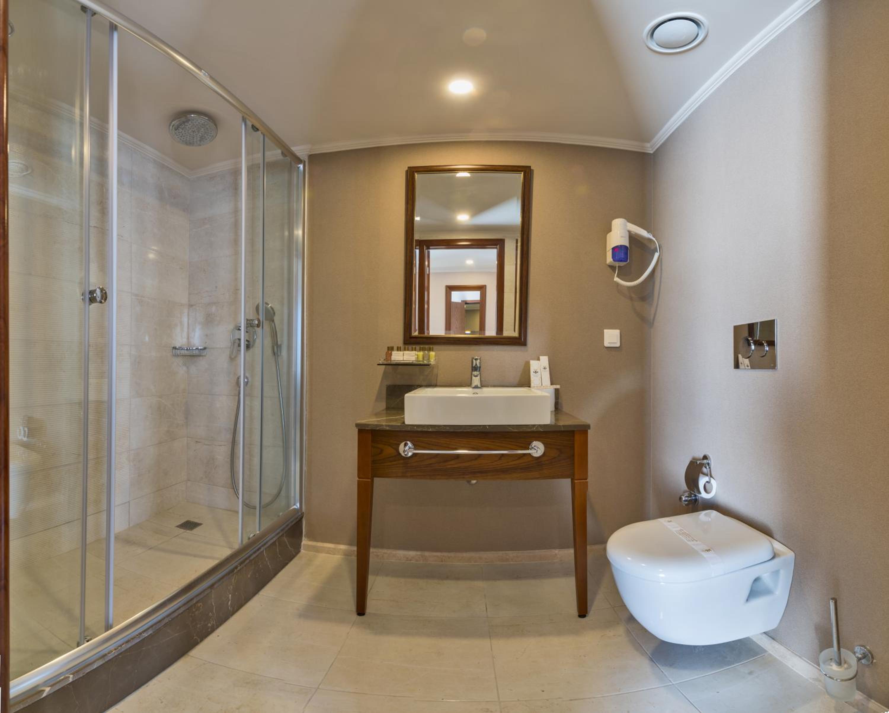 Corner Suite with Bosphorus View photo 2