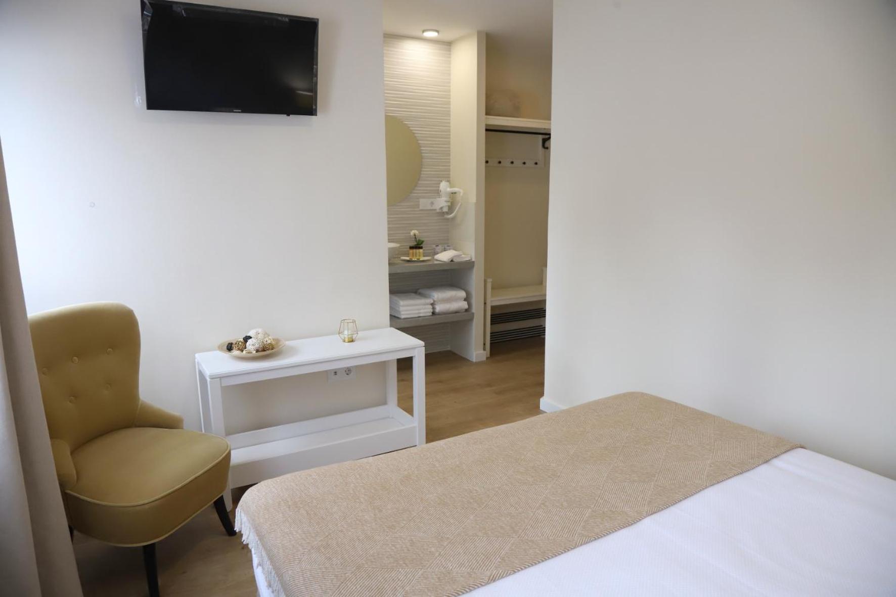 Double Room - Photo 4