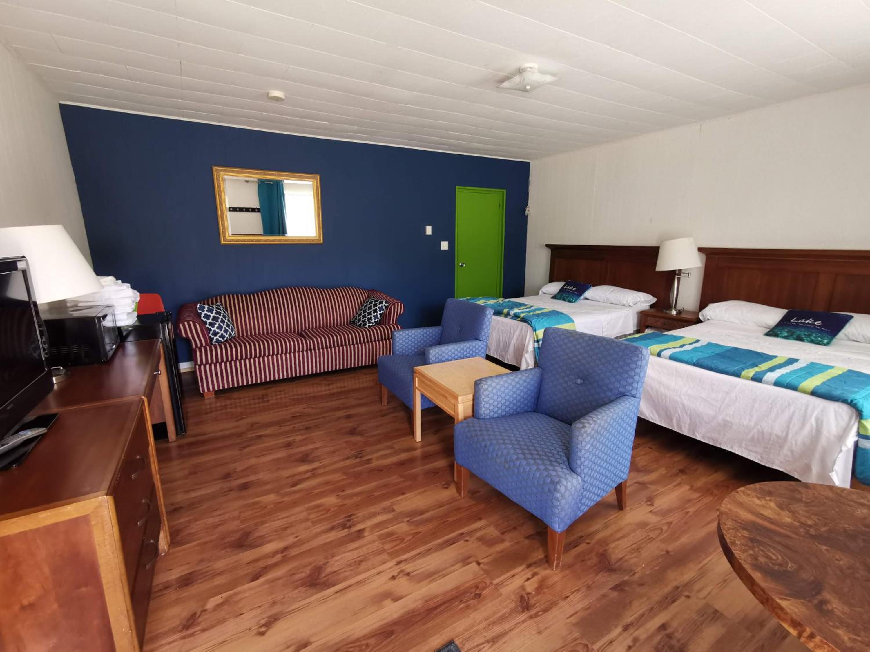 Family Room with Private Bathroom - Photo 1