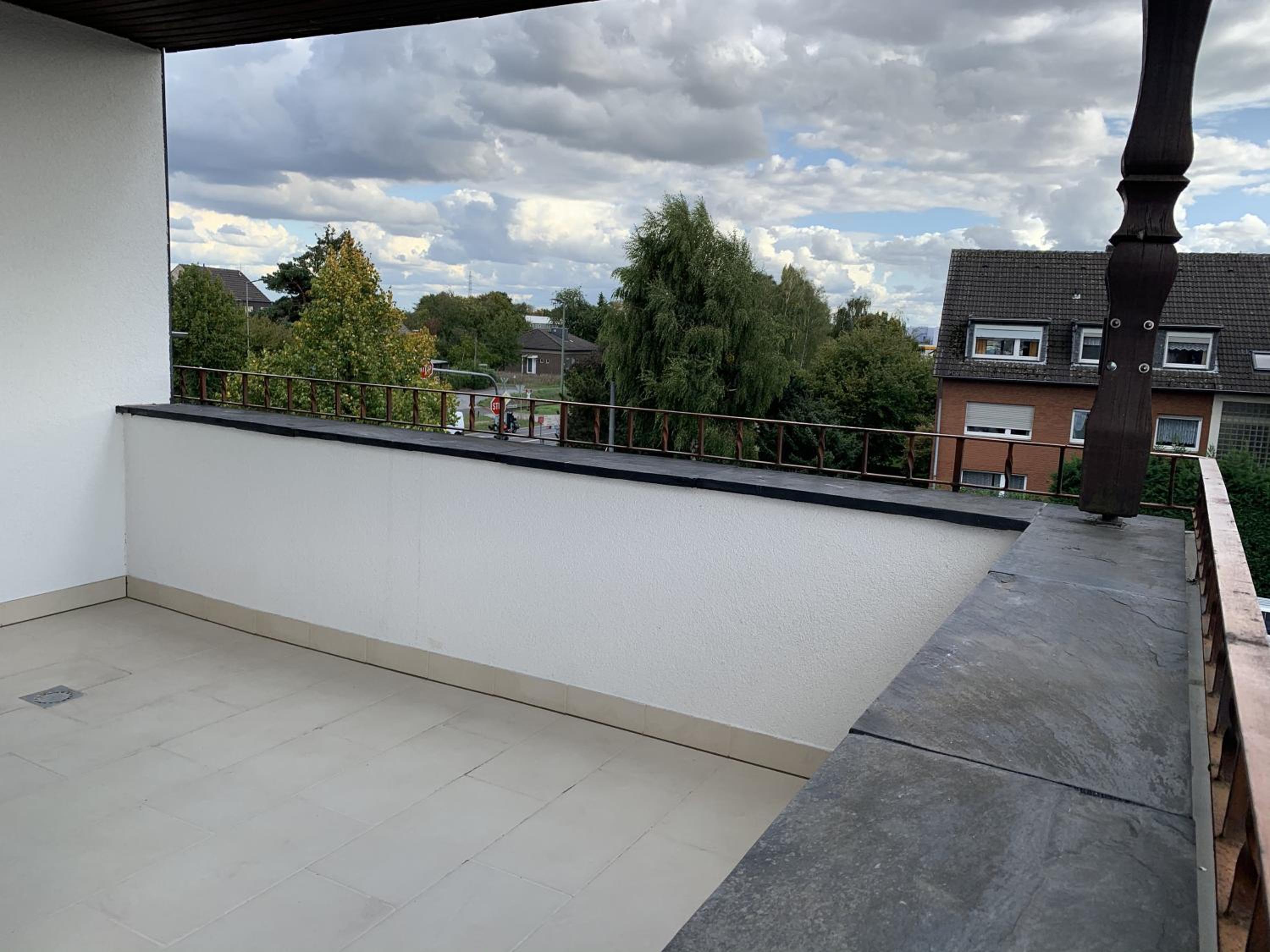 Apartment with Balcony - Photo 7