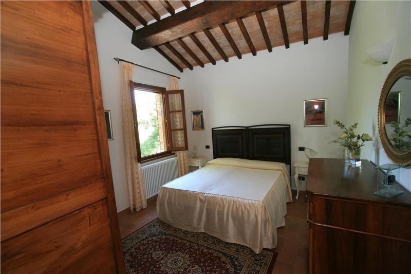 Four-Bedroom House on Two Floors photo 2