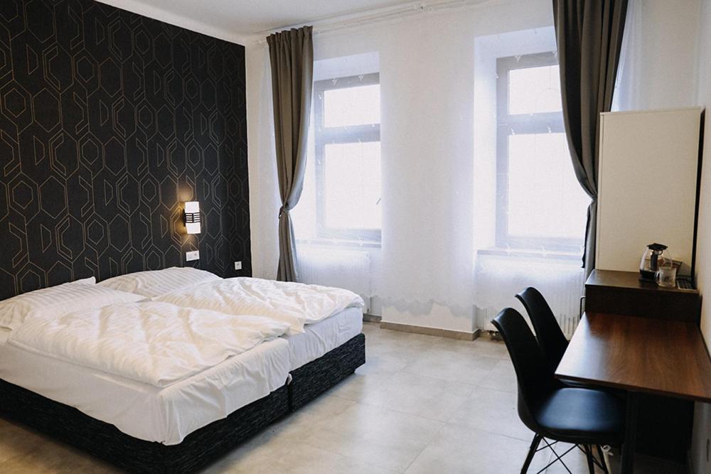 Double or Twin Room with Private Bathroom photo 2