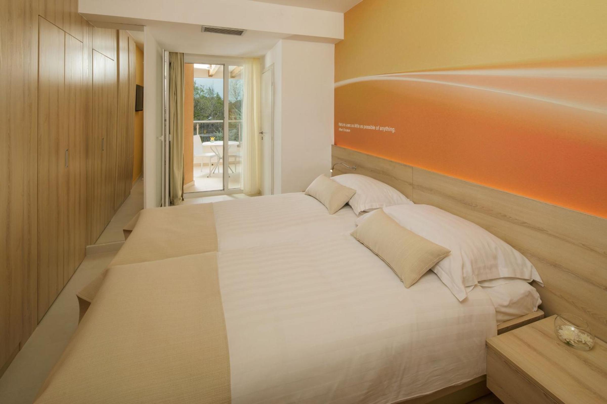 Classic Room with Balcony - Park Side photo 3