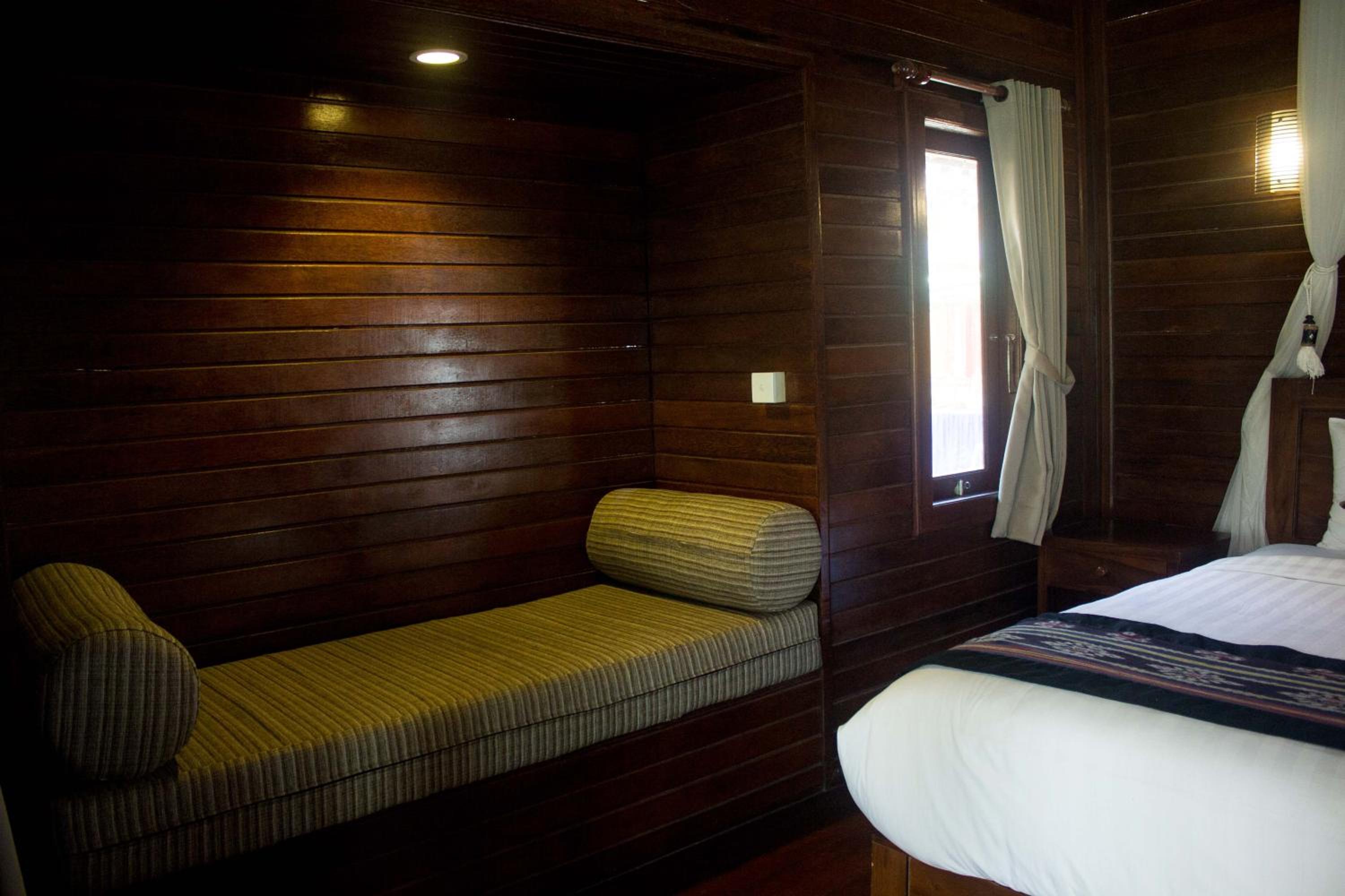 Deluxe Double Room (2 Adults + 1 Child) - Photo 14