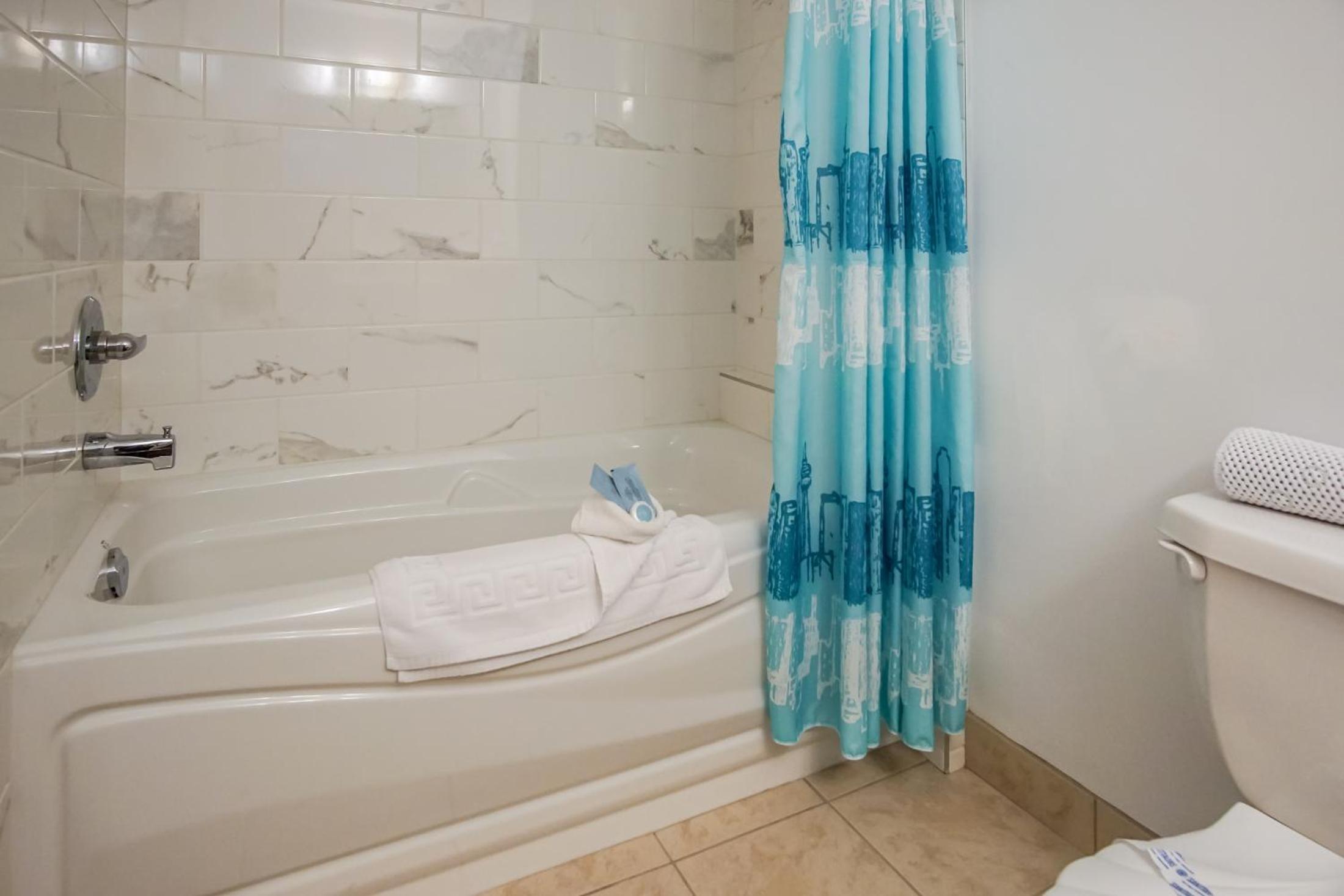 Deluxe King Room photo 3