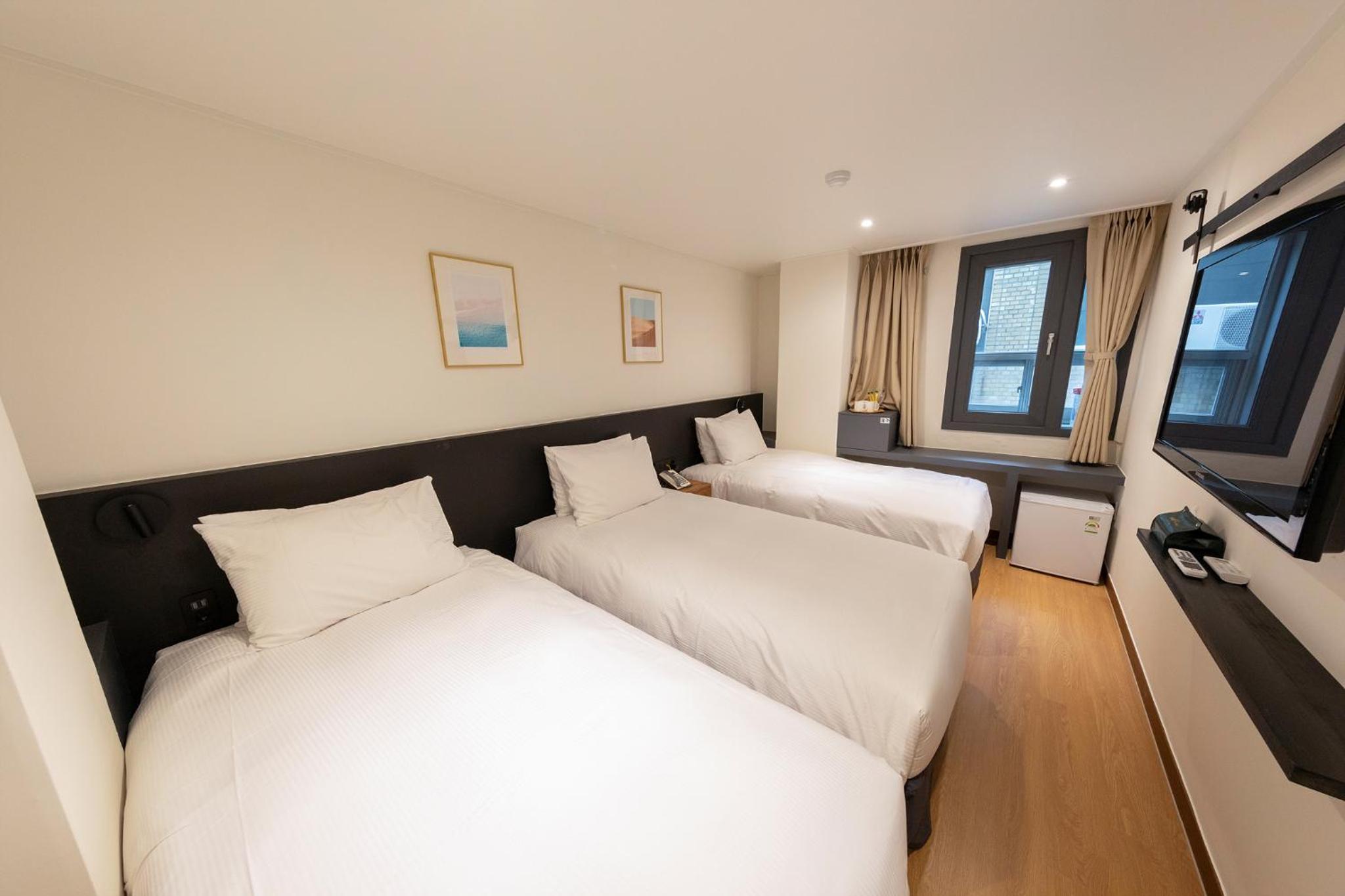 Triple Room