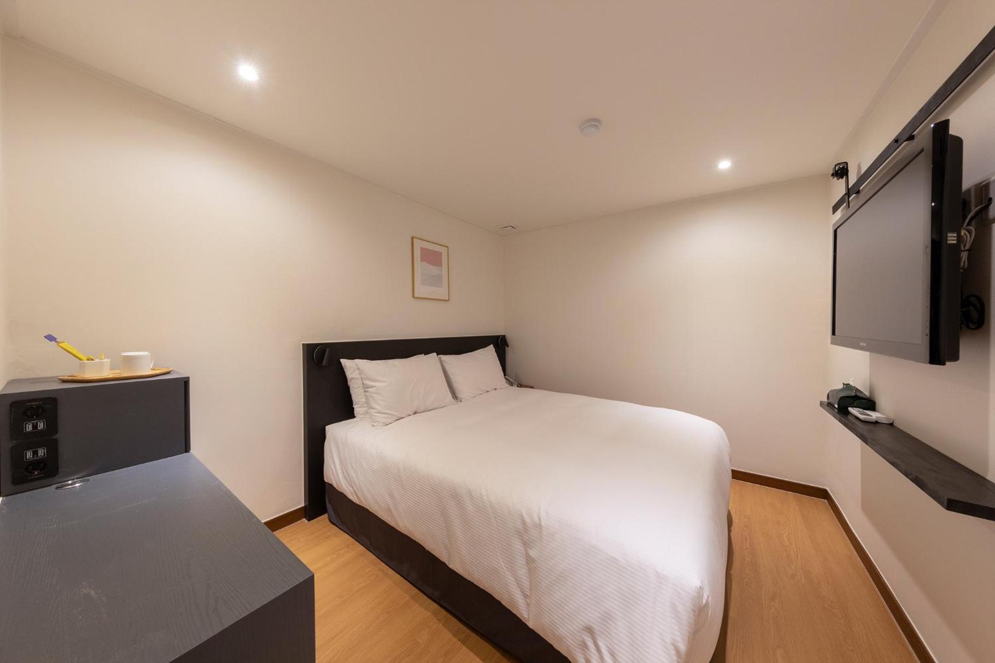Standard Double Room - No Window