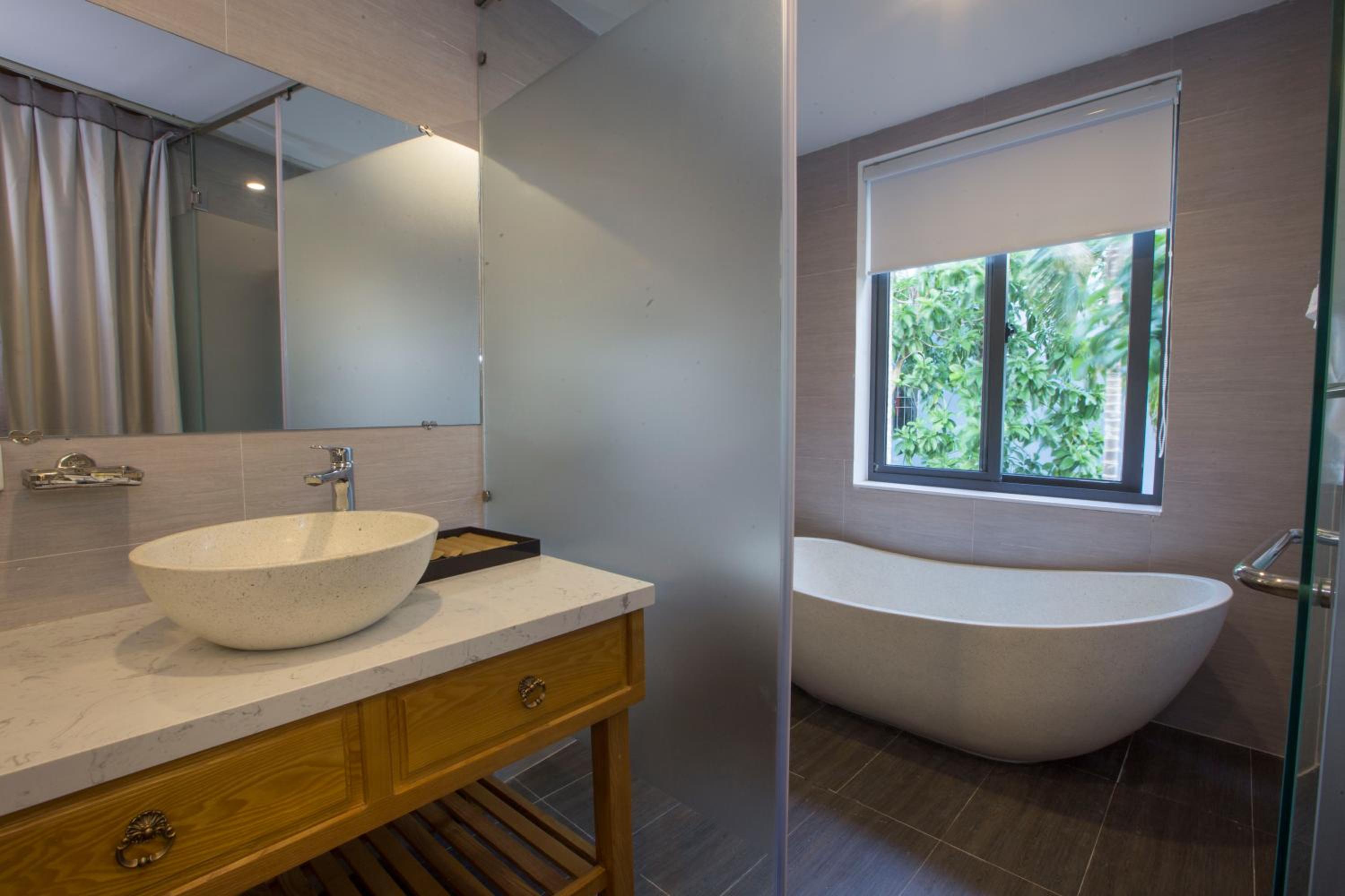 Triple Room with Pool View - Photo 9