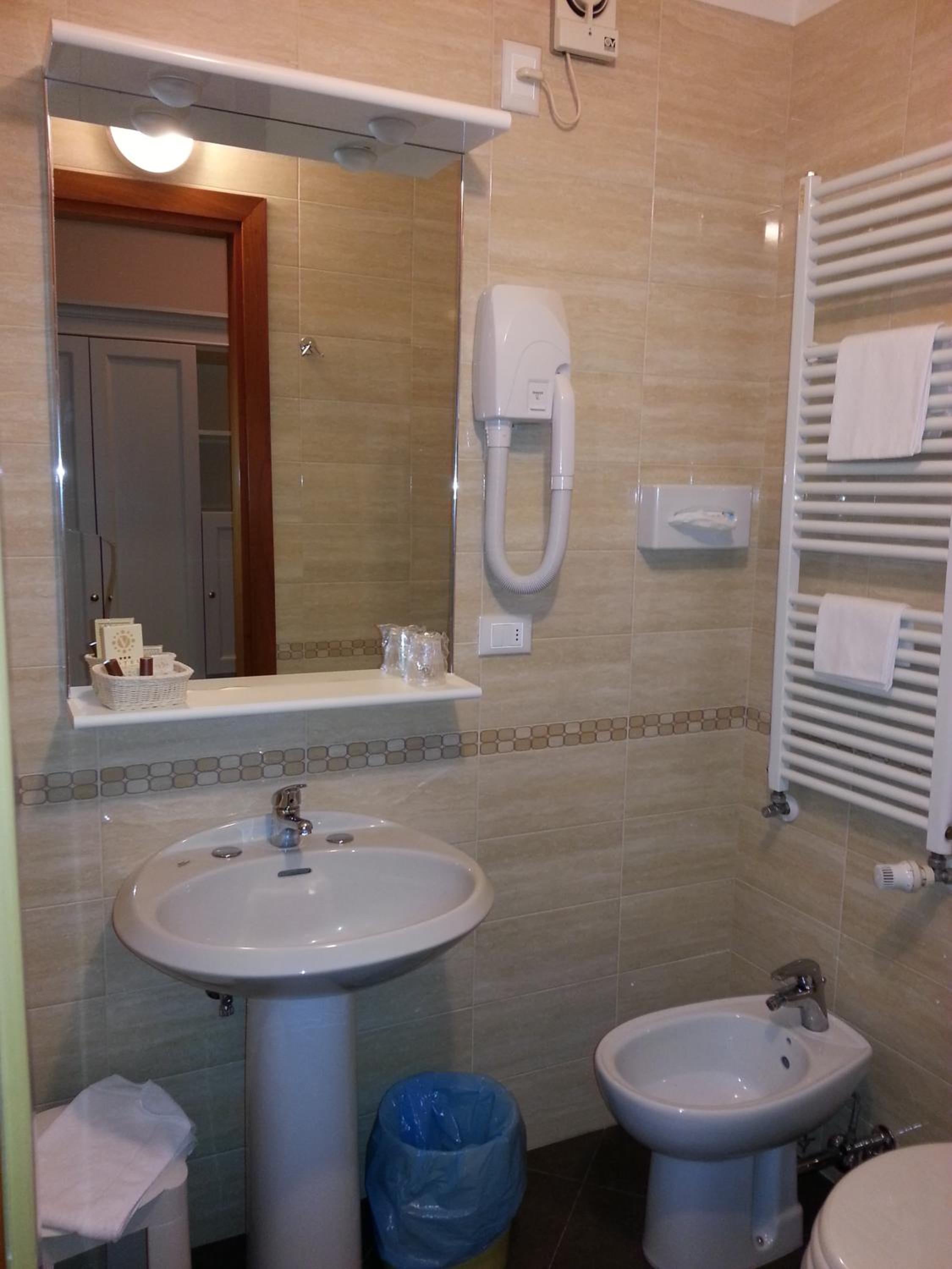 Double Room with View - Photo 2