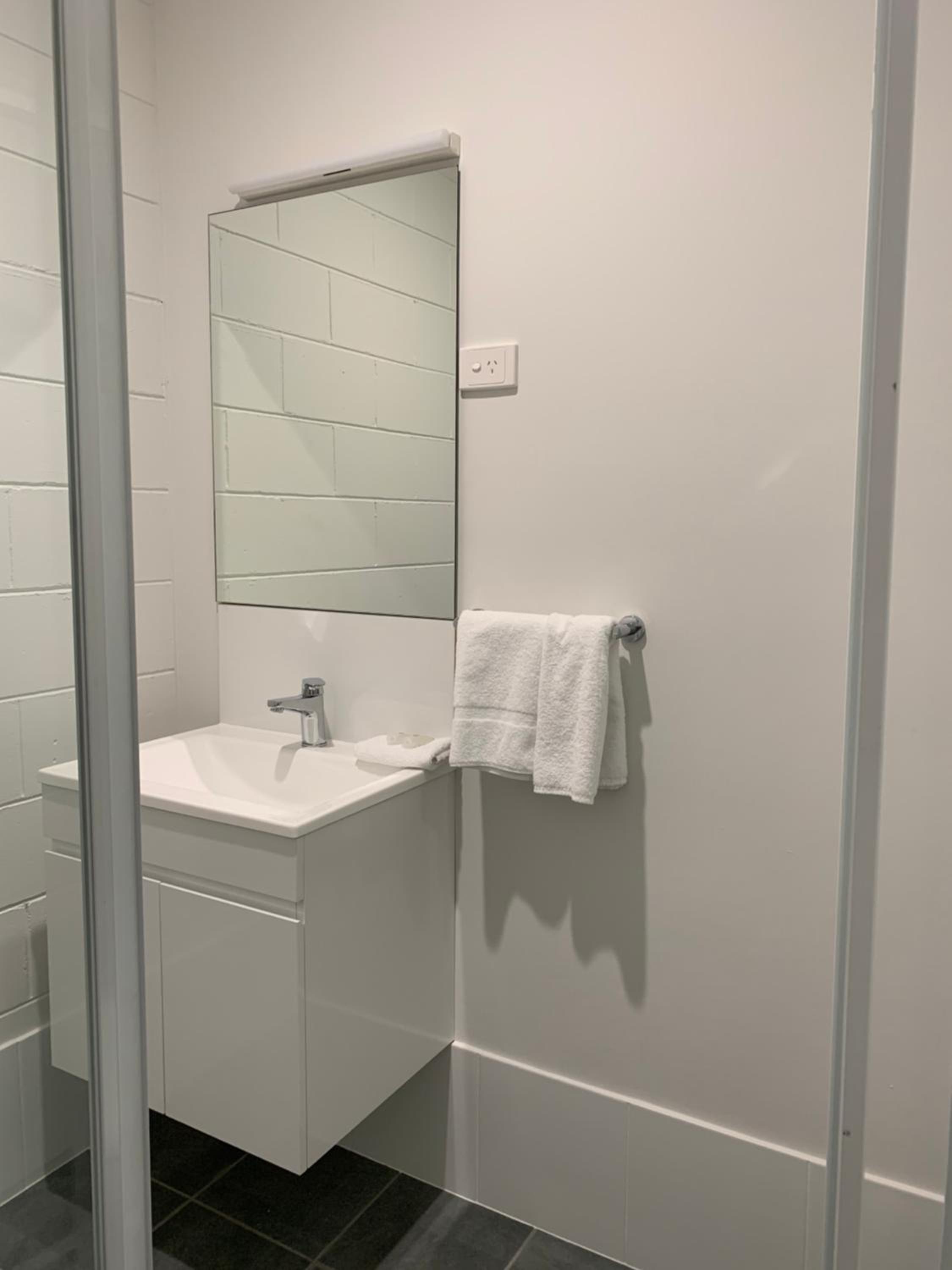 Deluxe Queen Room - Photo 5