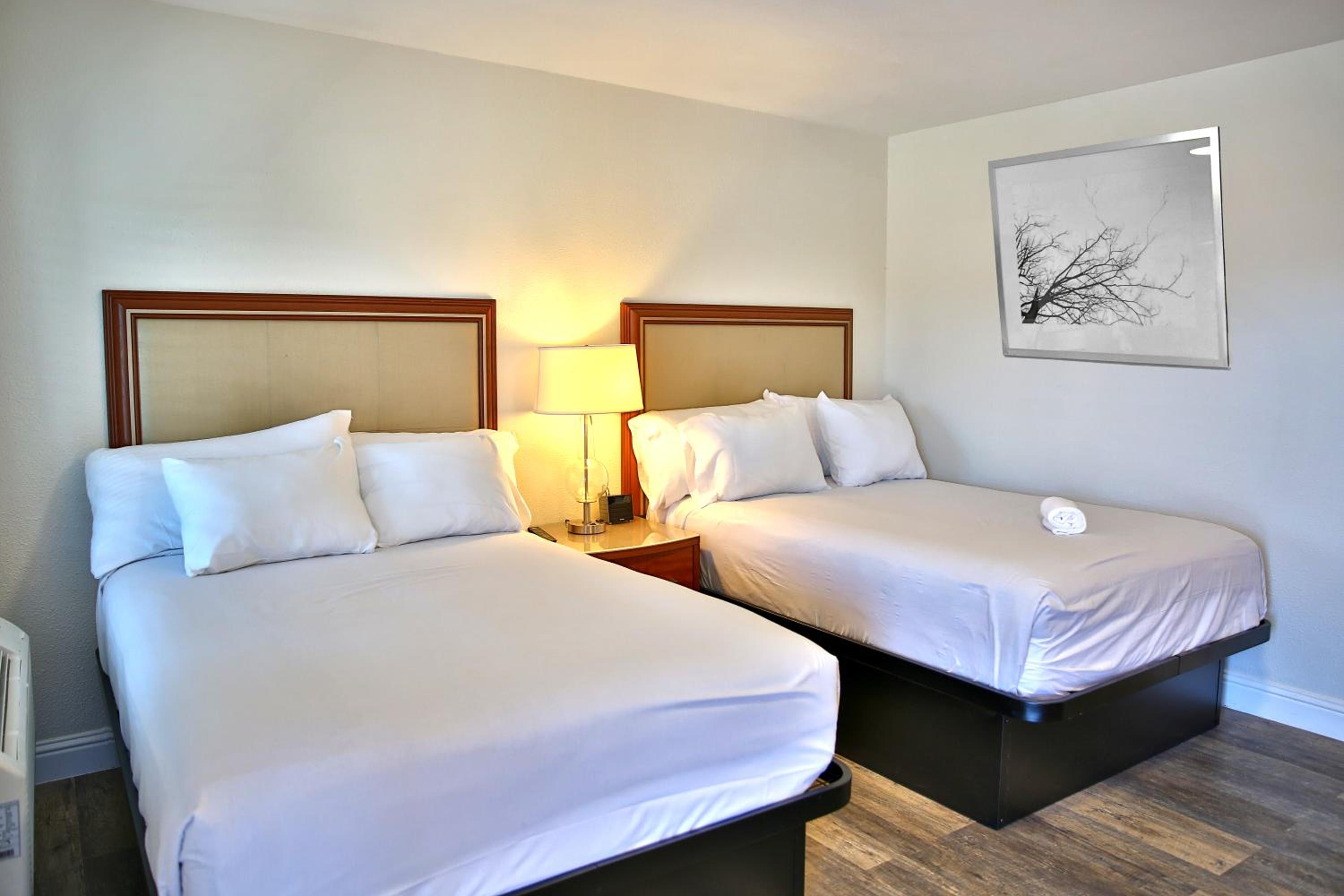 Deluxe Double Room with Two Double Beds - Non-Smoking - Photo 7