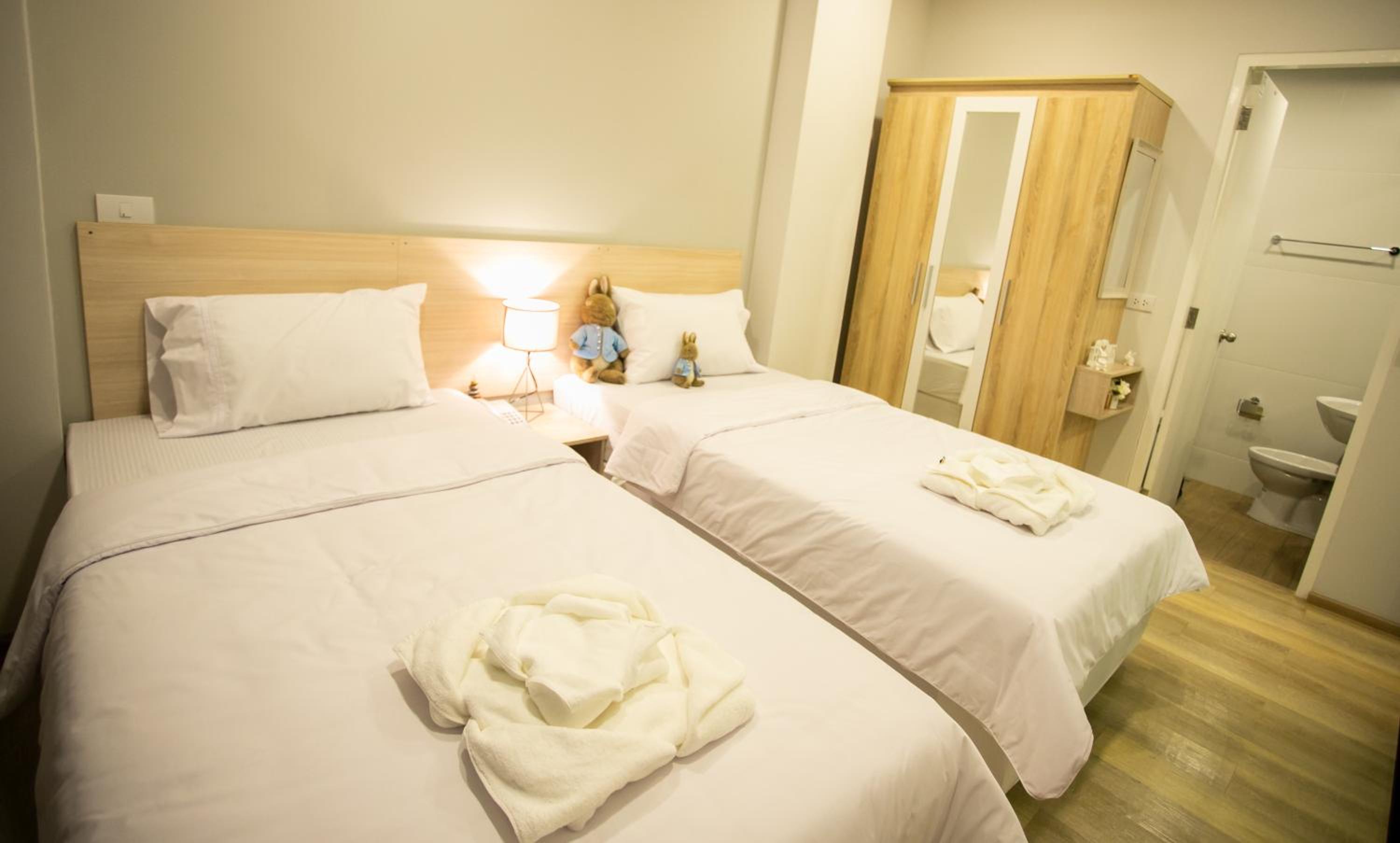 Standard Twin Room - Photo 9