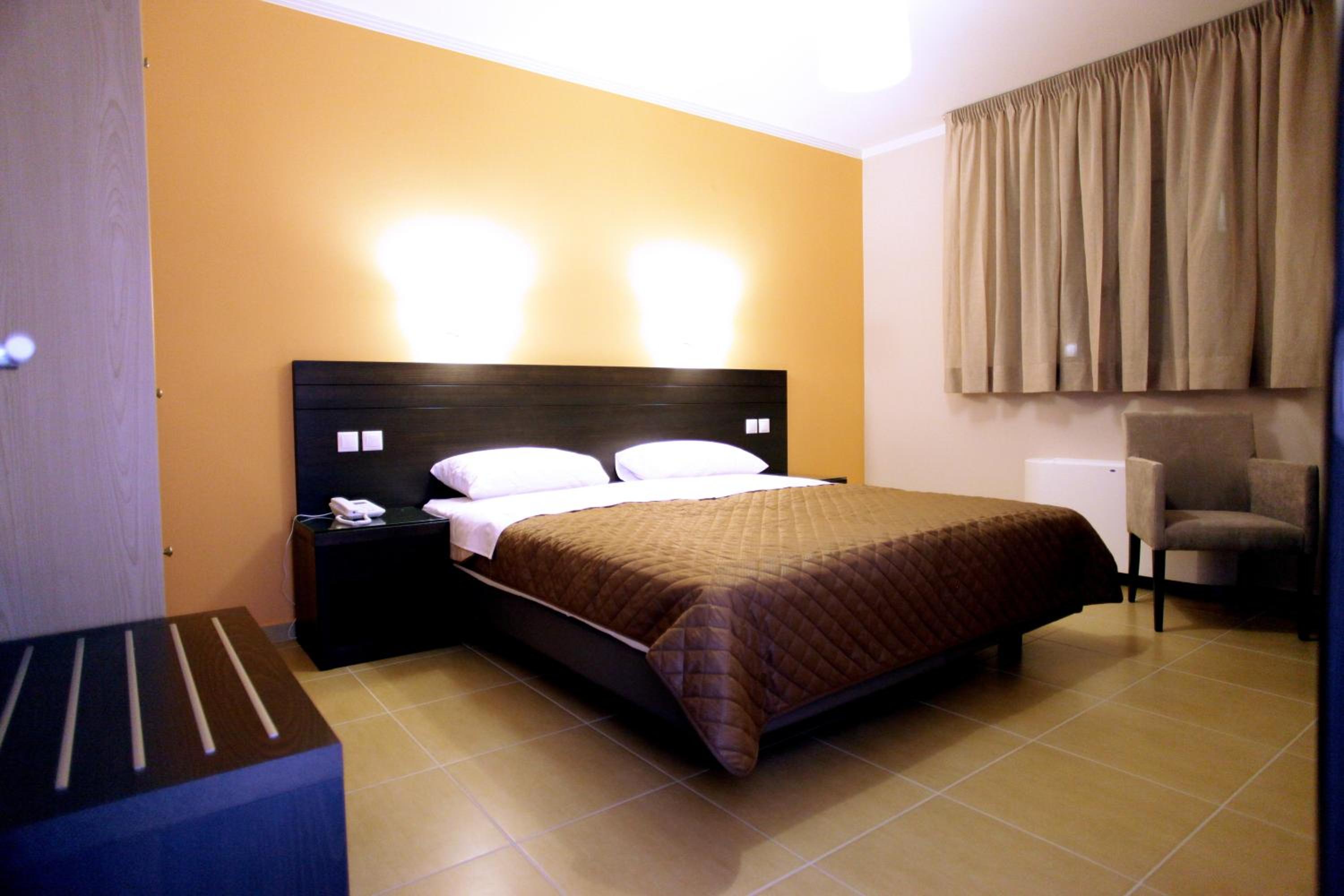 One-Bedroom Apartment - Photo 4