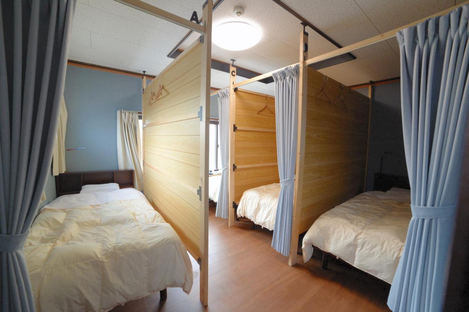 Bed in 4-Bed Male Dormitory Room photo 1