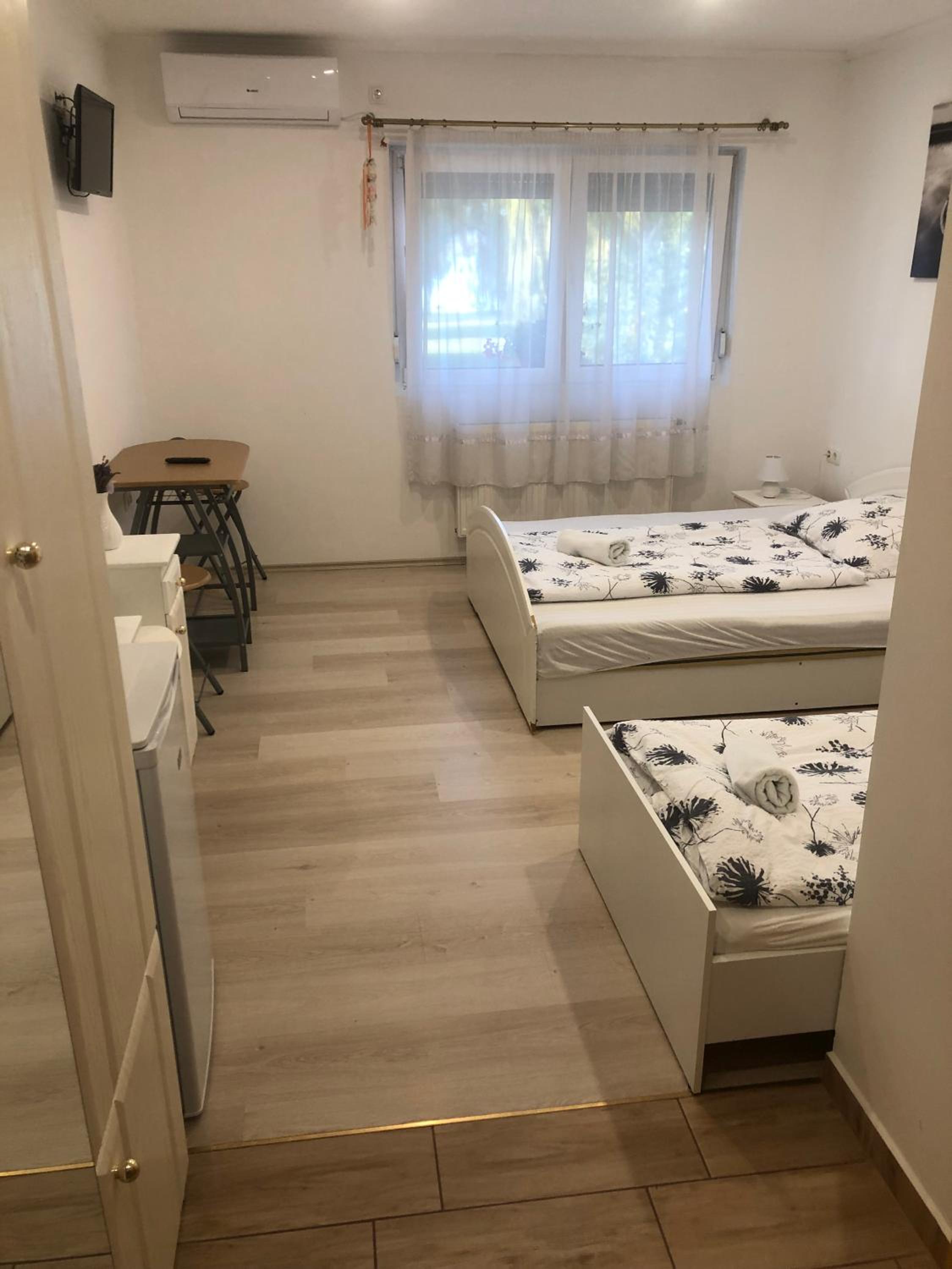 Triple Room with Bathroom - Photo 8