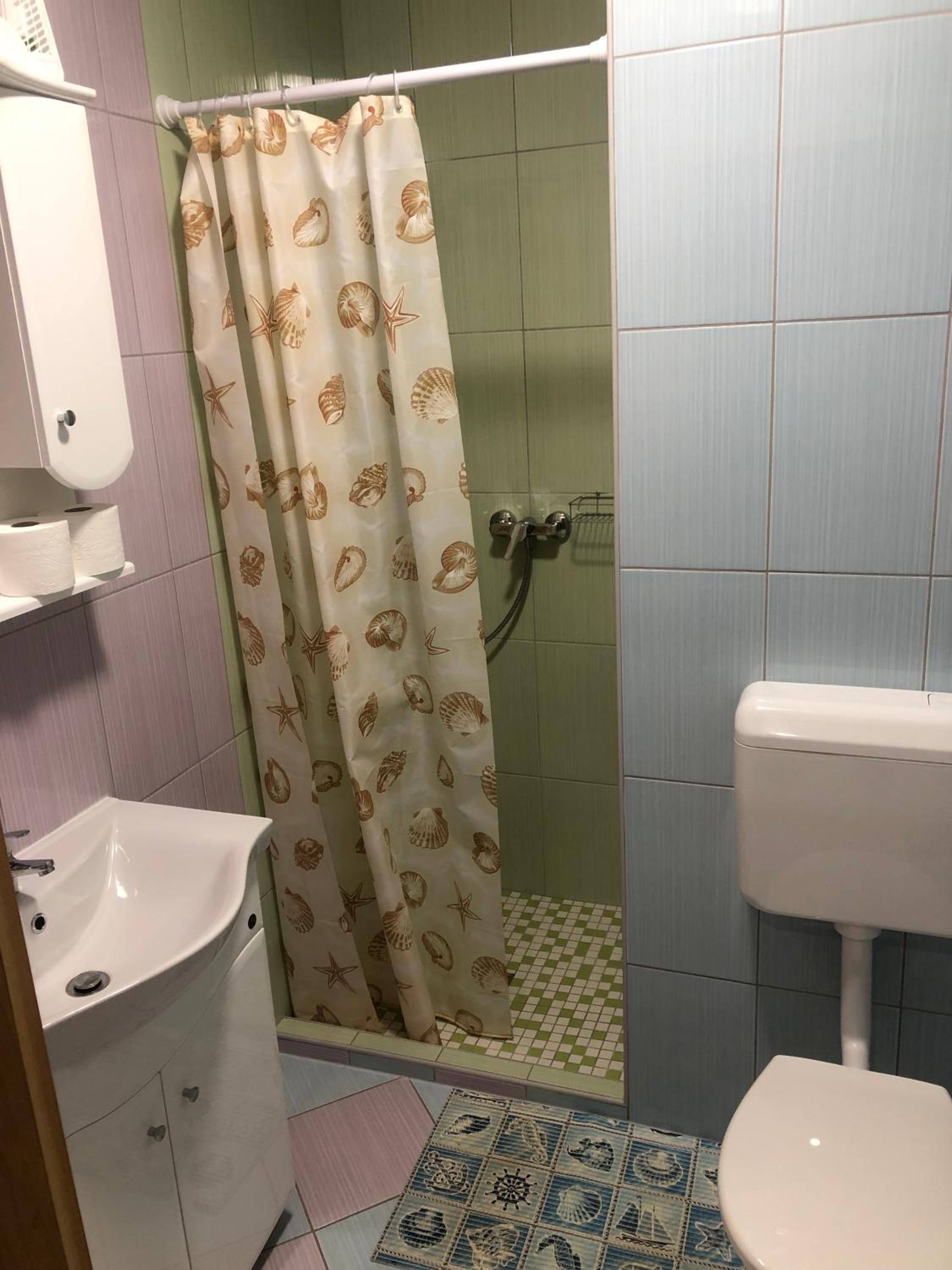 Triple Room with Bathroom - Photo 9