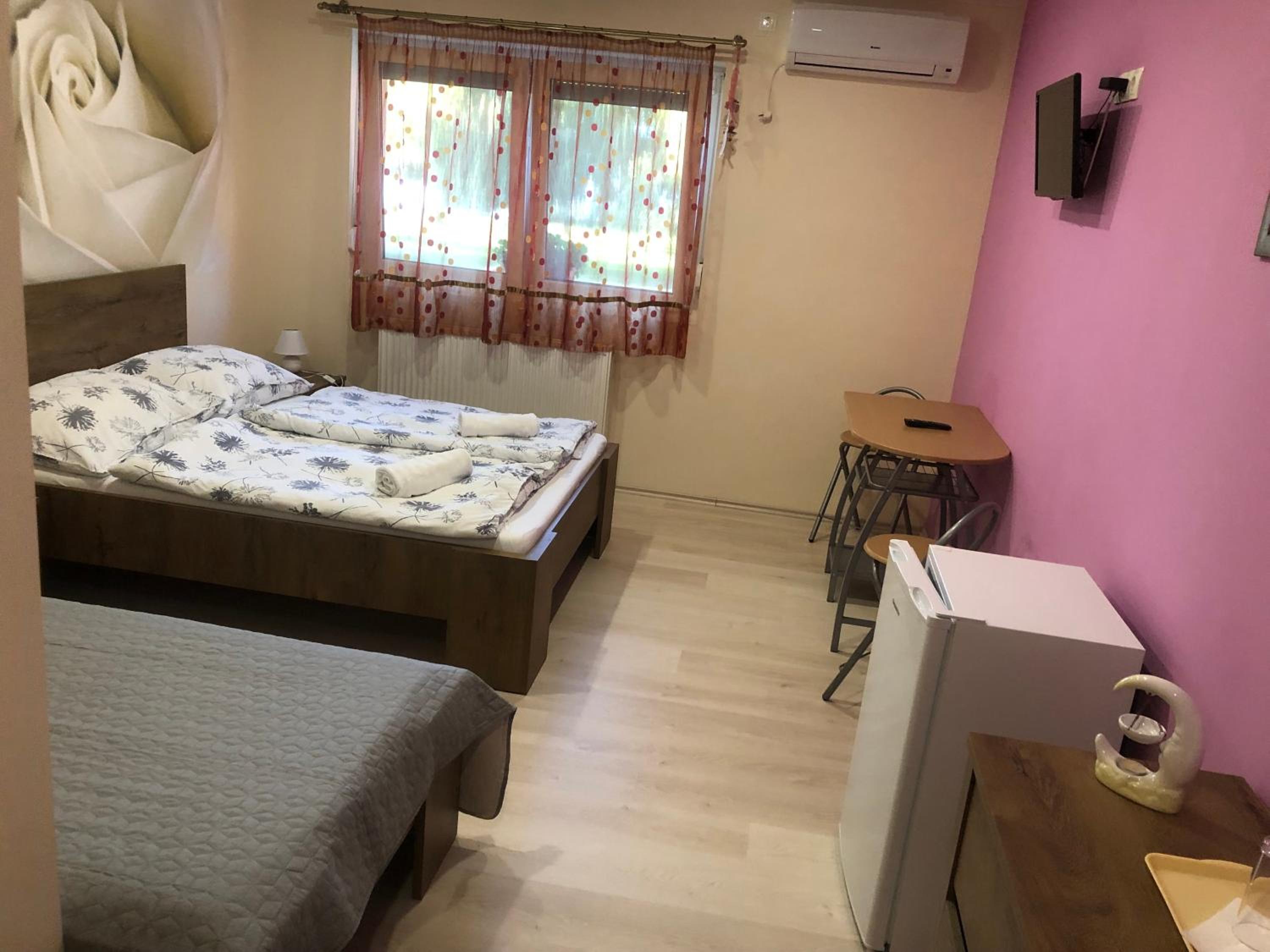 Triple Room with Bathroom - Photo 10