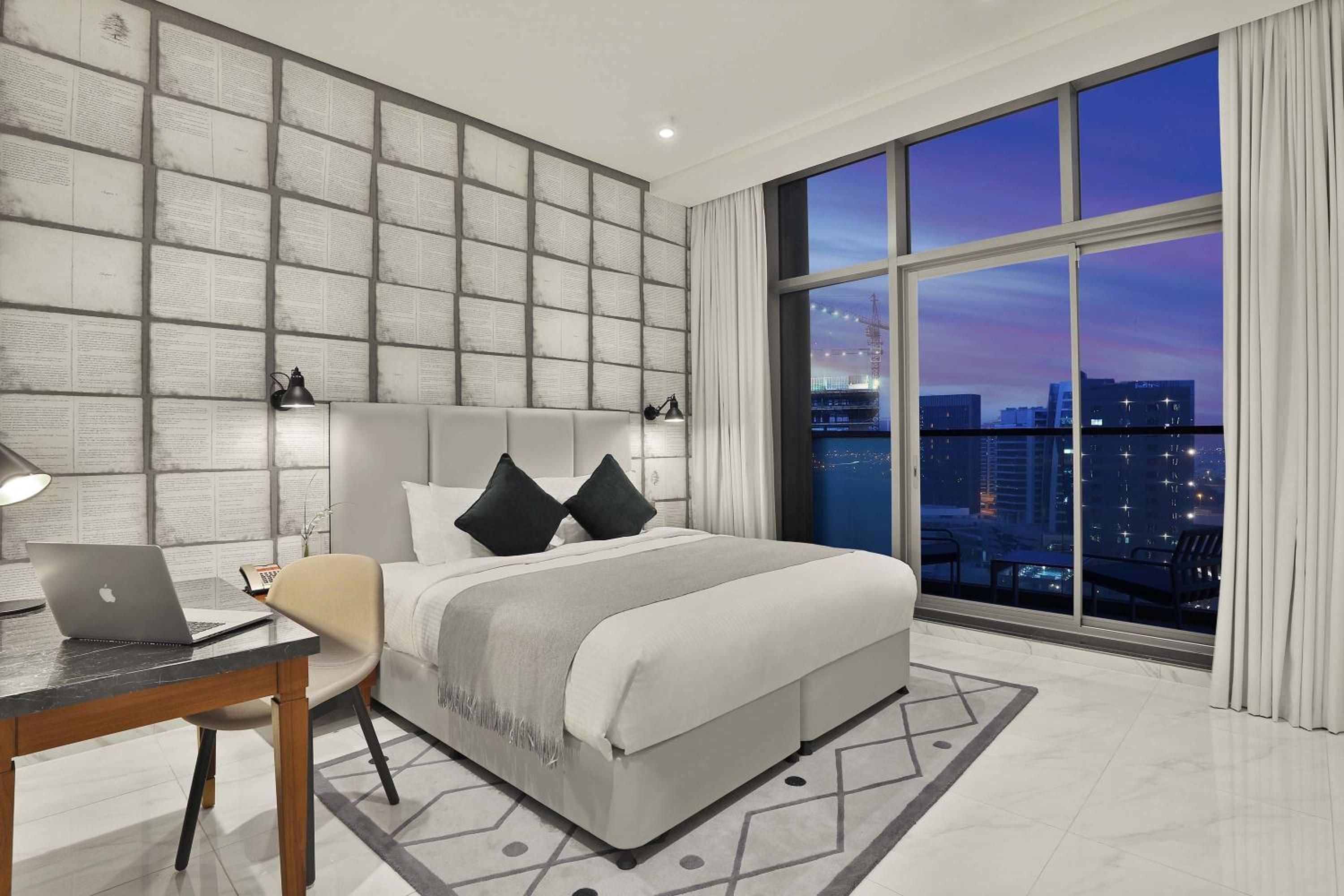 Duplex Apartment with Free Beach and Mall Shuttle