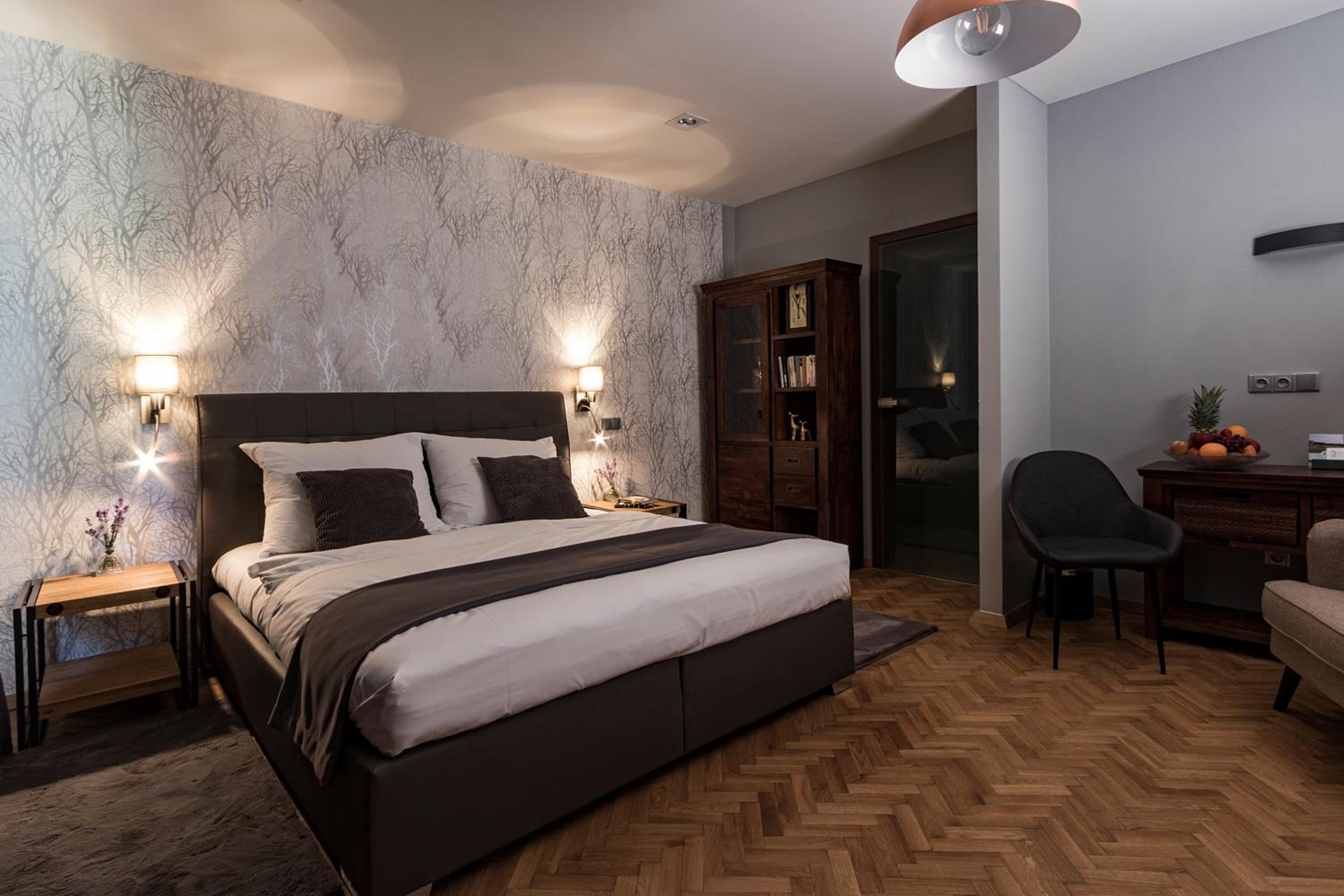 Deluxe Suite - Photo 9