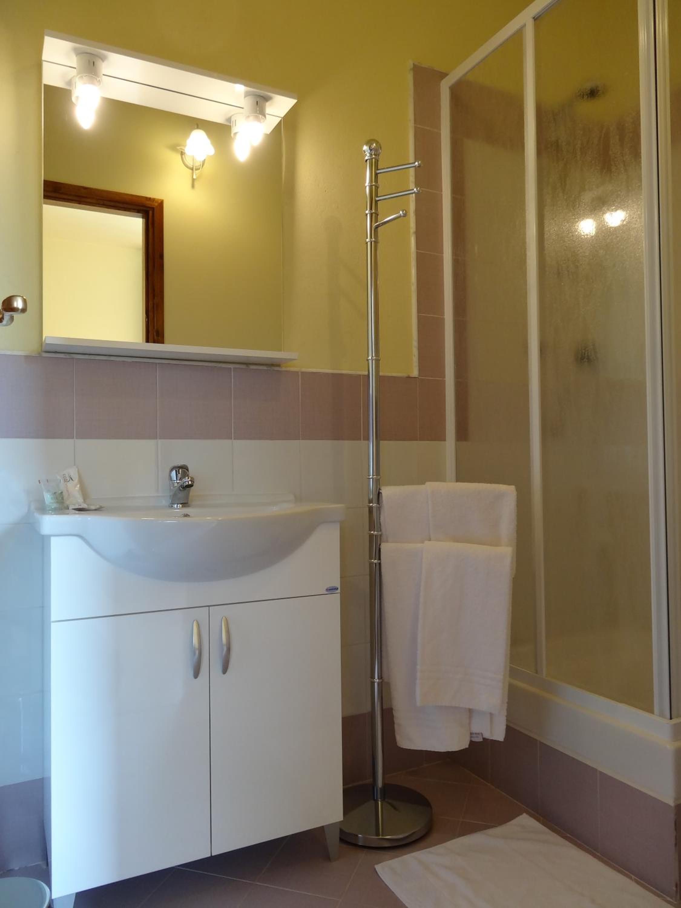 Quadruple Room with Bathroom photo 2
