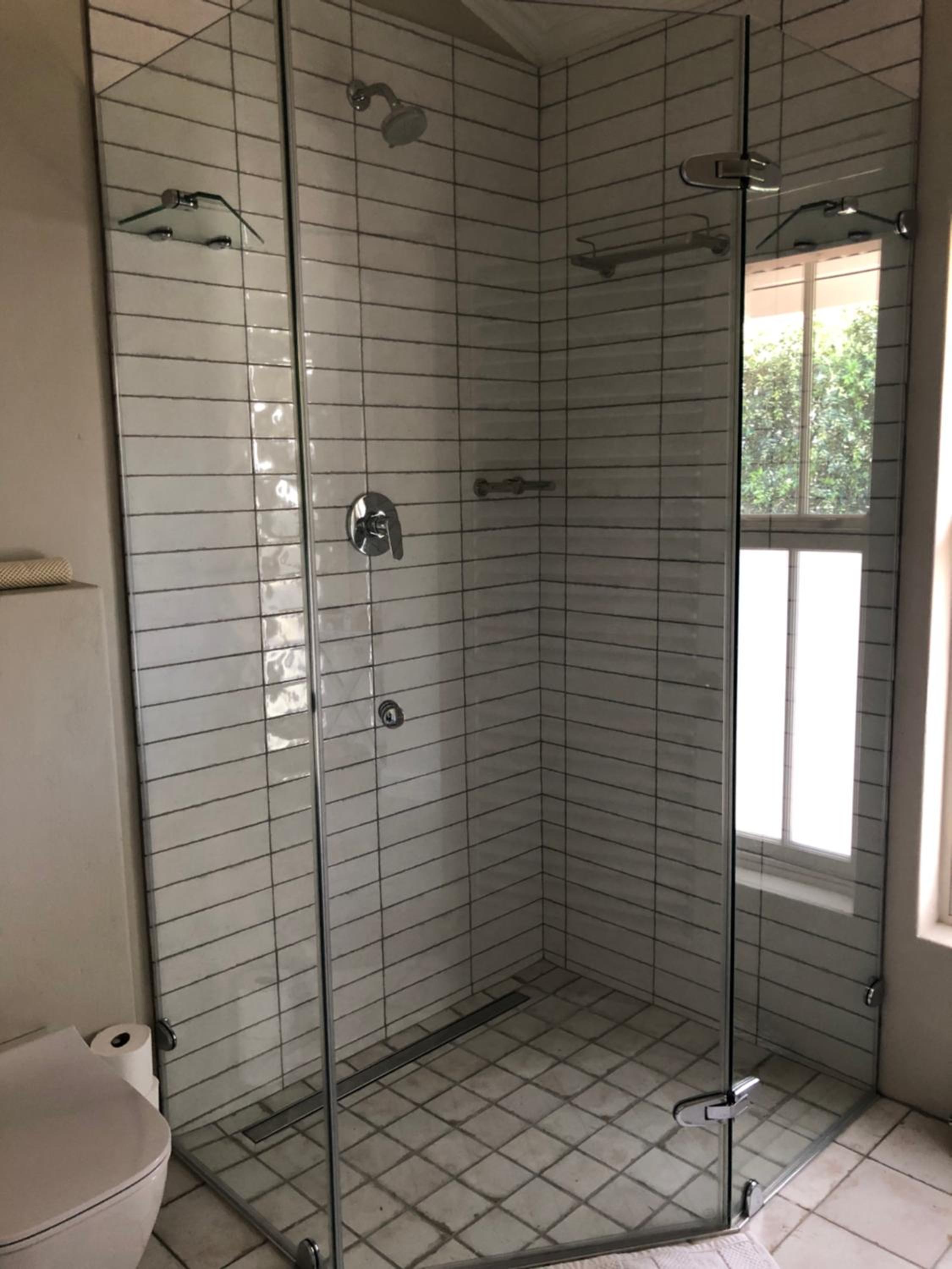Deluxe Double Room with Shower - Photo 4